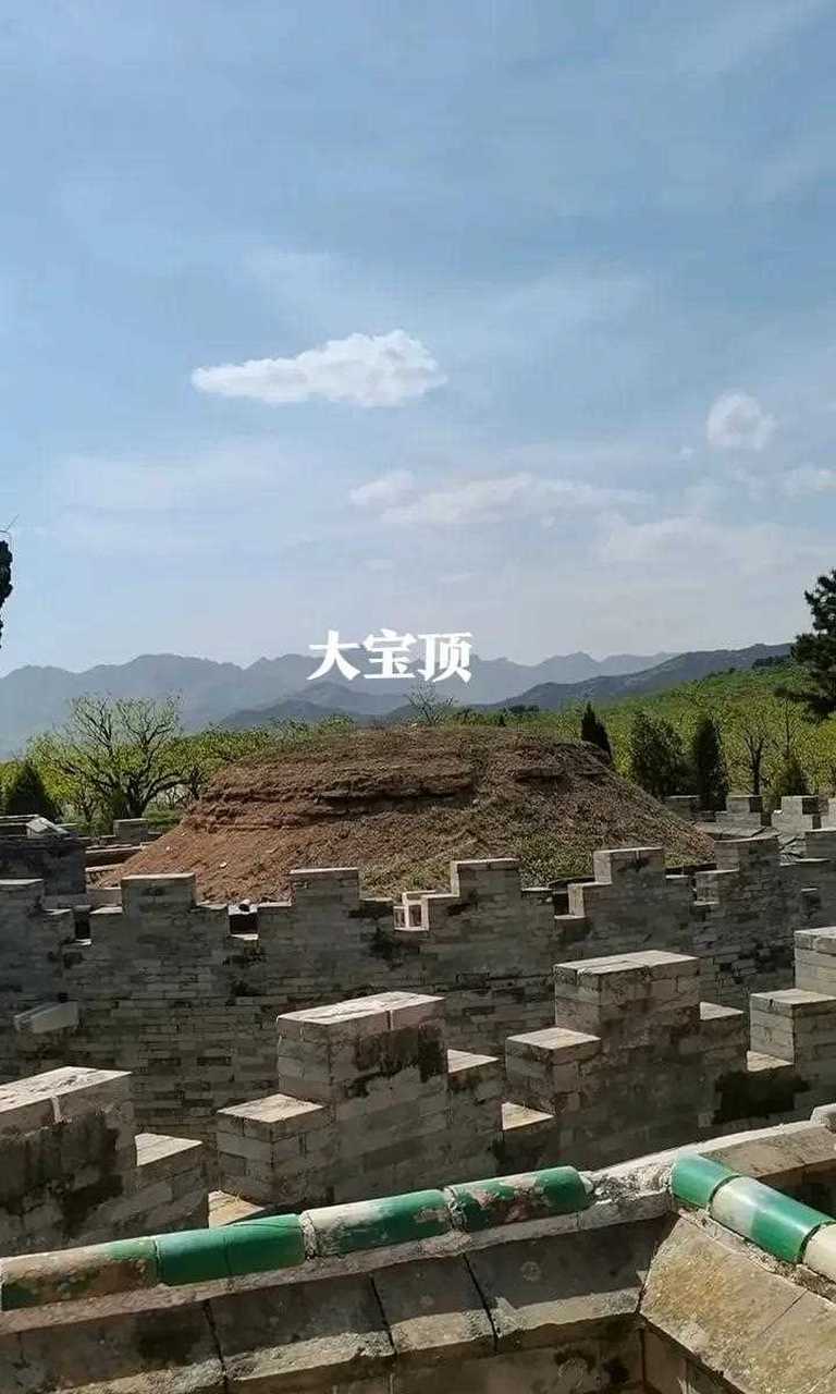 这是康熙皇帝景陵的皇贵妃园寝,这座陵寝现在并没有对外开放,里面入葬