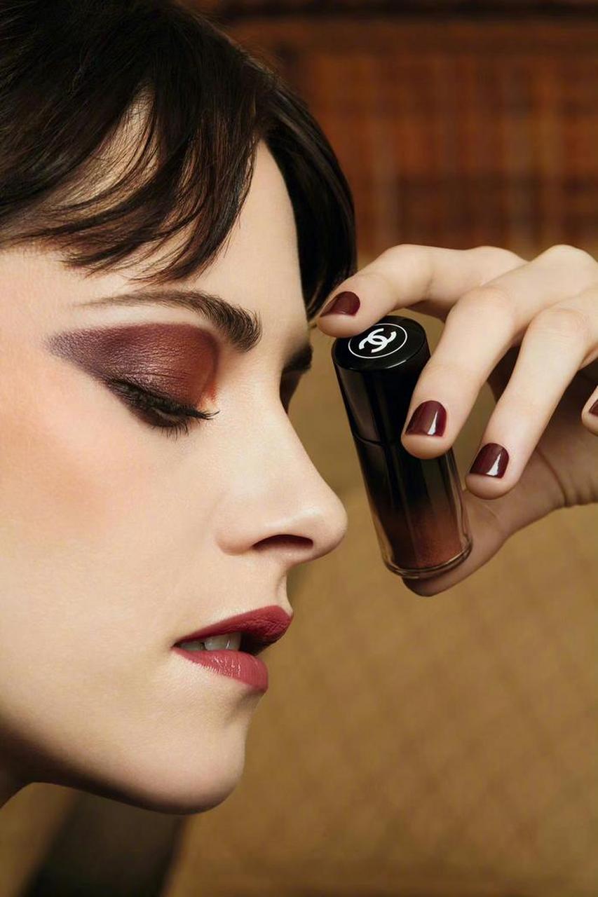 "人间扳手"kristen stewart克里斯汀·斯图尔特演绎chanel秋季彩妆