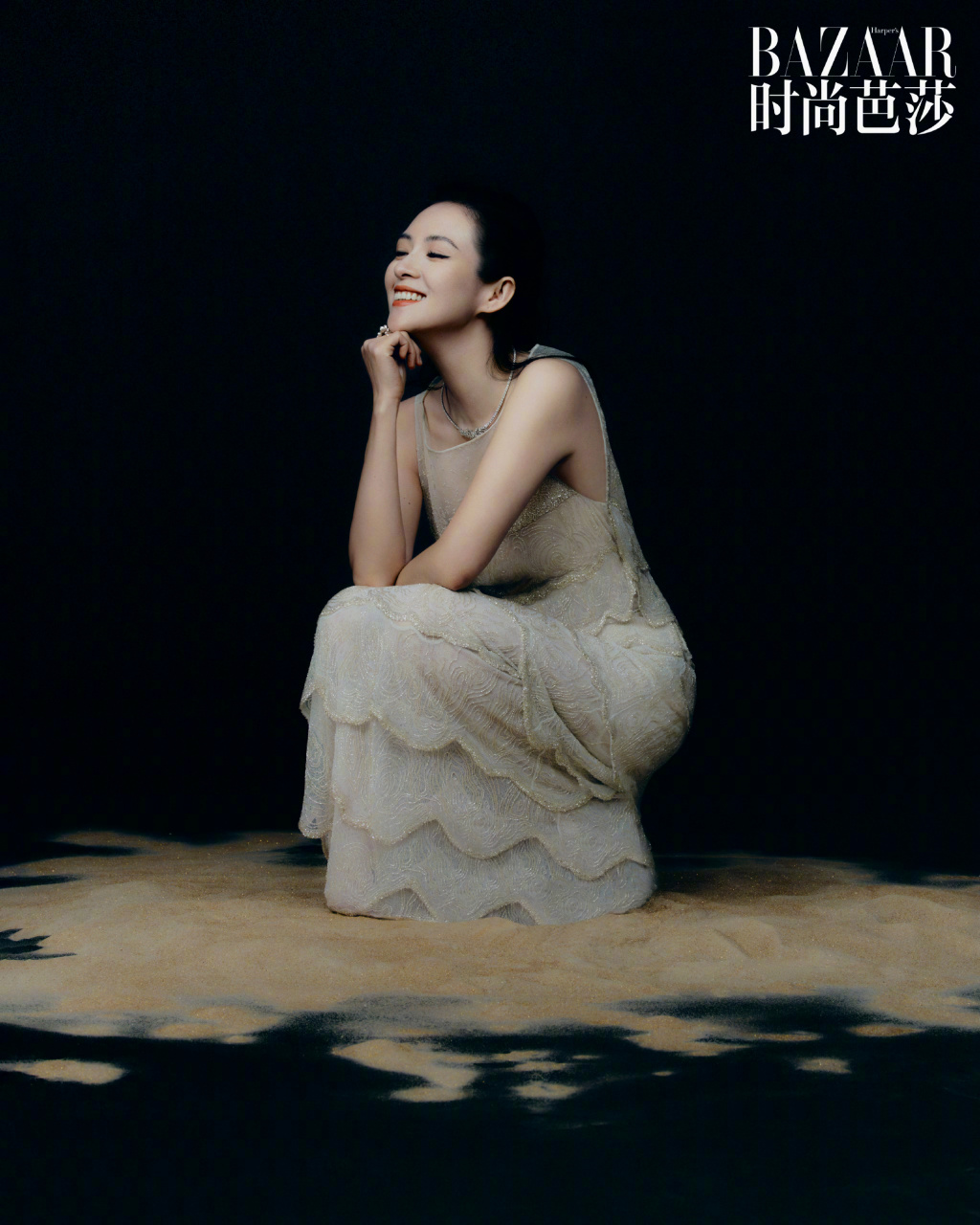 章子怡亮相时尚芭莎五月刊,上身演绎四套新季dior 2023春夏高级定制.
