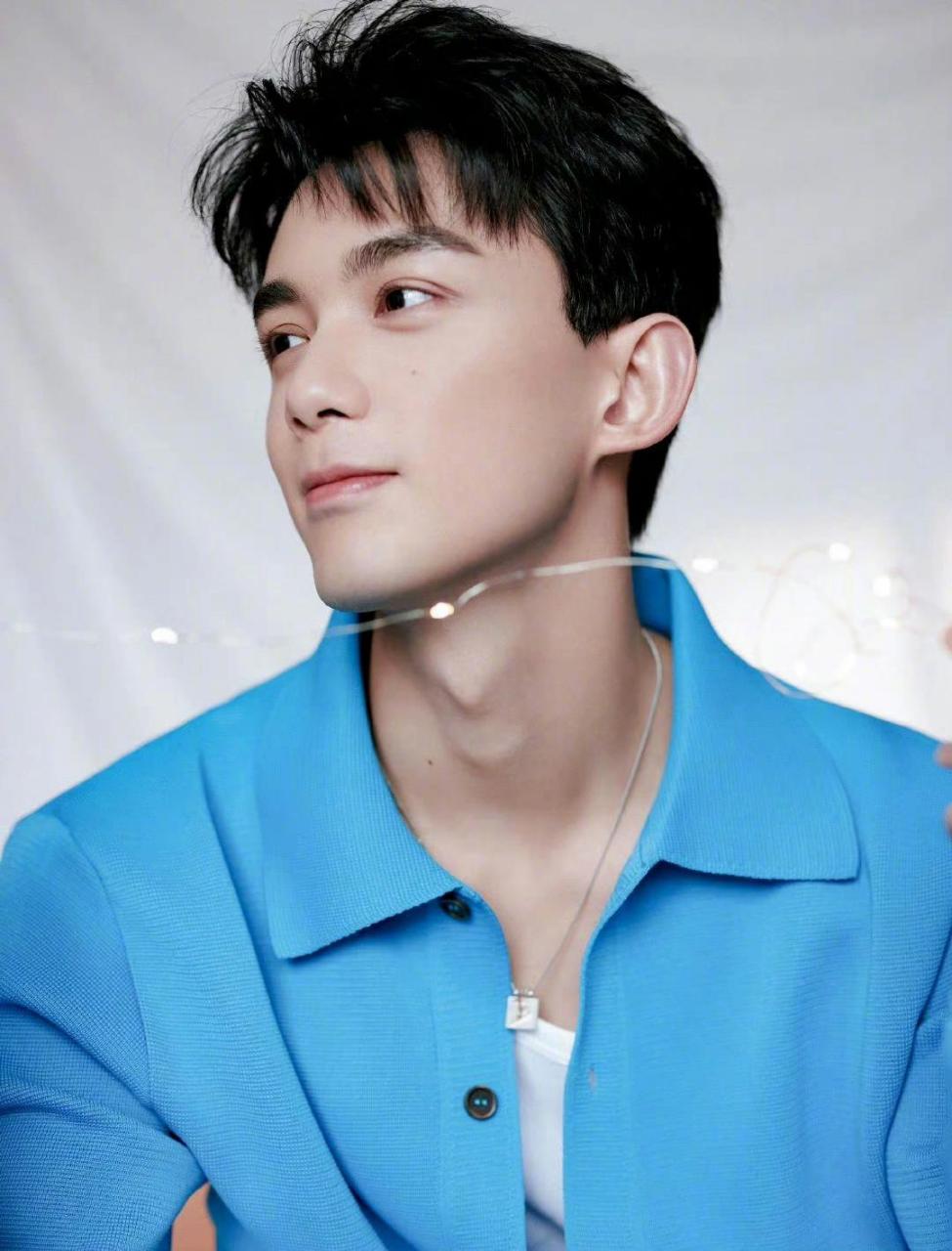 今日蓝系穿搭 吴磊 今日份清爽俊朗的"蓝朋友"