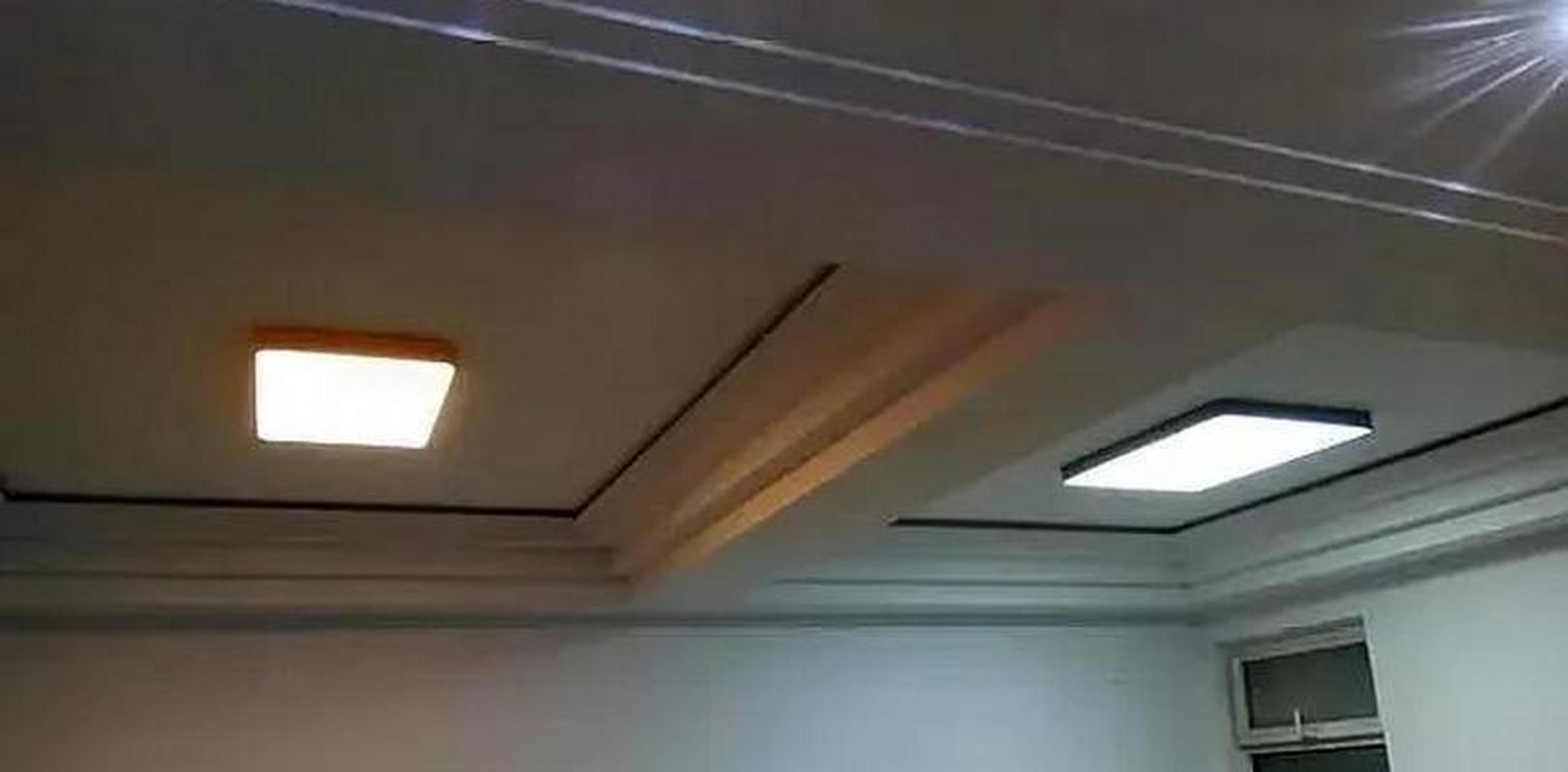 对于有横梁的空间一般两种处理方法. 隐藏或者融合!