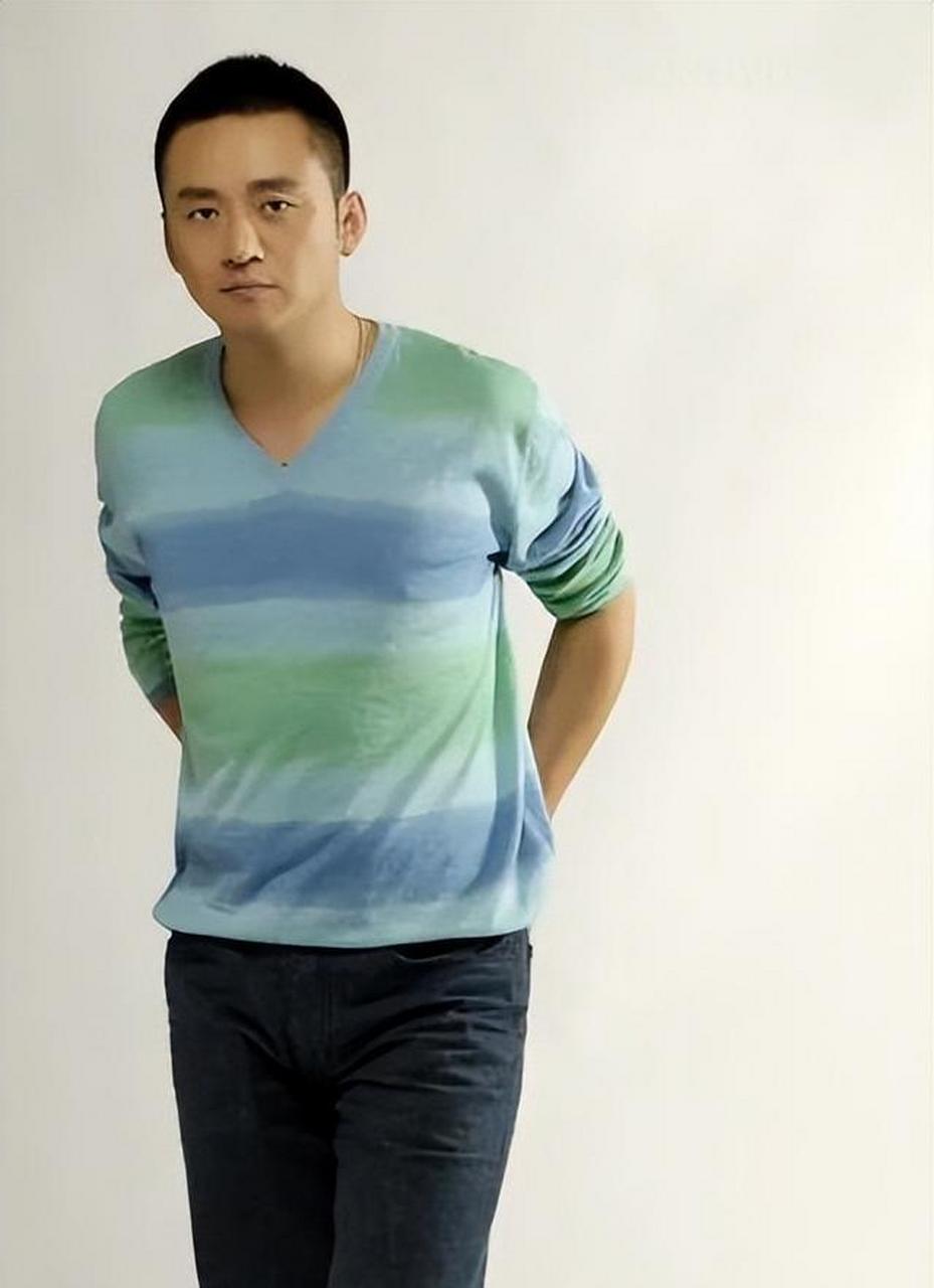 演员李坤霖:演配角成就他,对外国妻子百般呵护,终拥有幸福家庭
