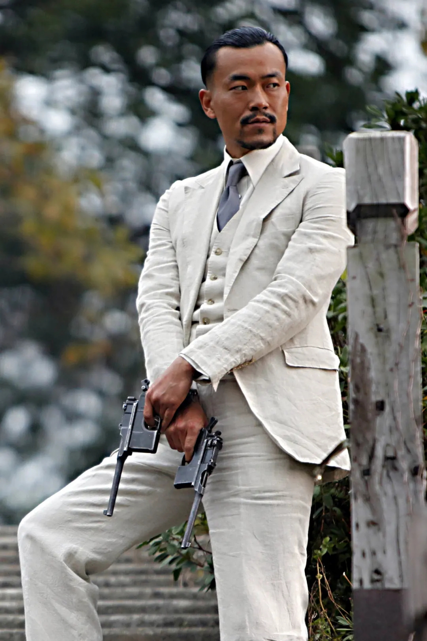 姜文玩出来的电影,从头到尾都很放松,或者是太放松了,节奏总有点怪,有