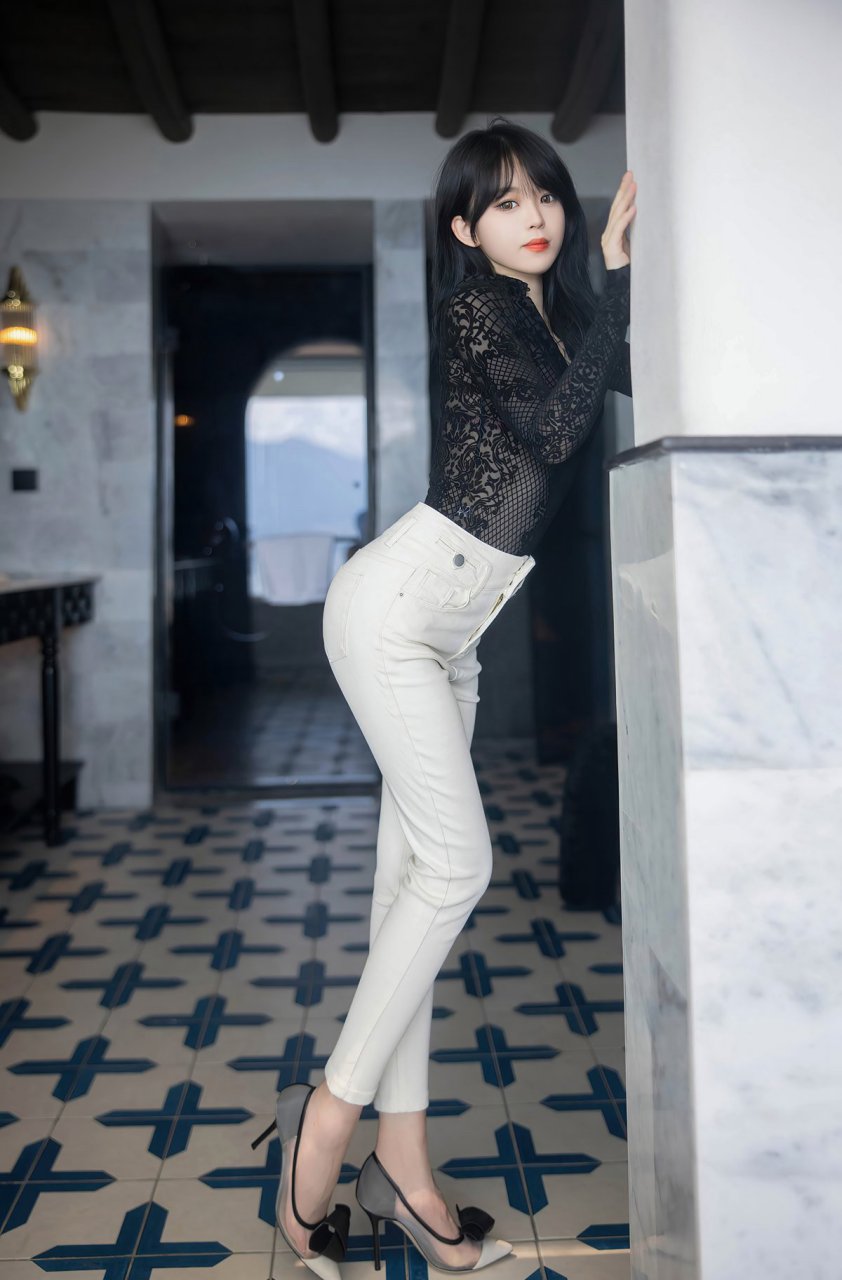 清纯如水的青涩美女居家私房美照