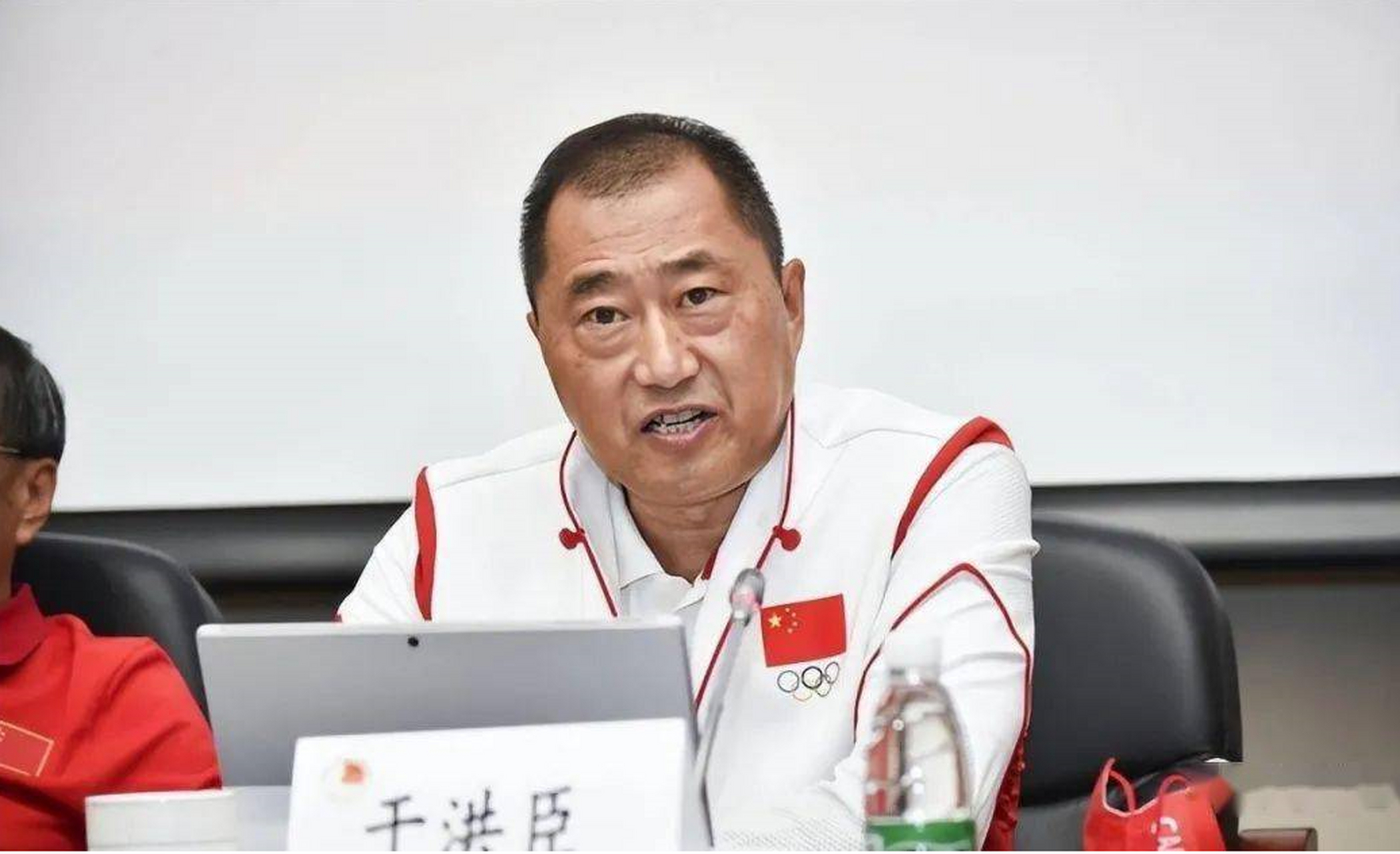 中国足协纪律委员会主任王小平接受监察调查已经被官宣了.