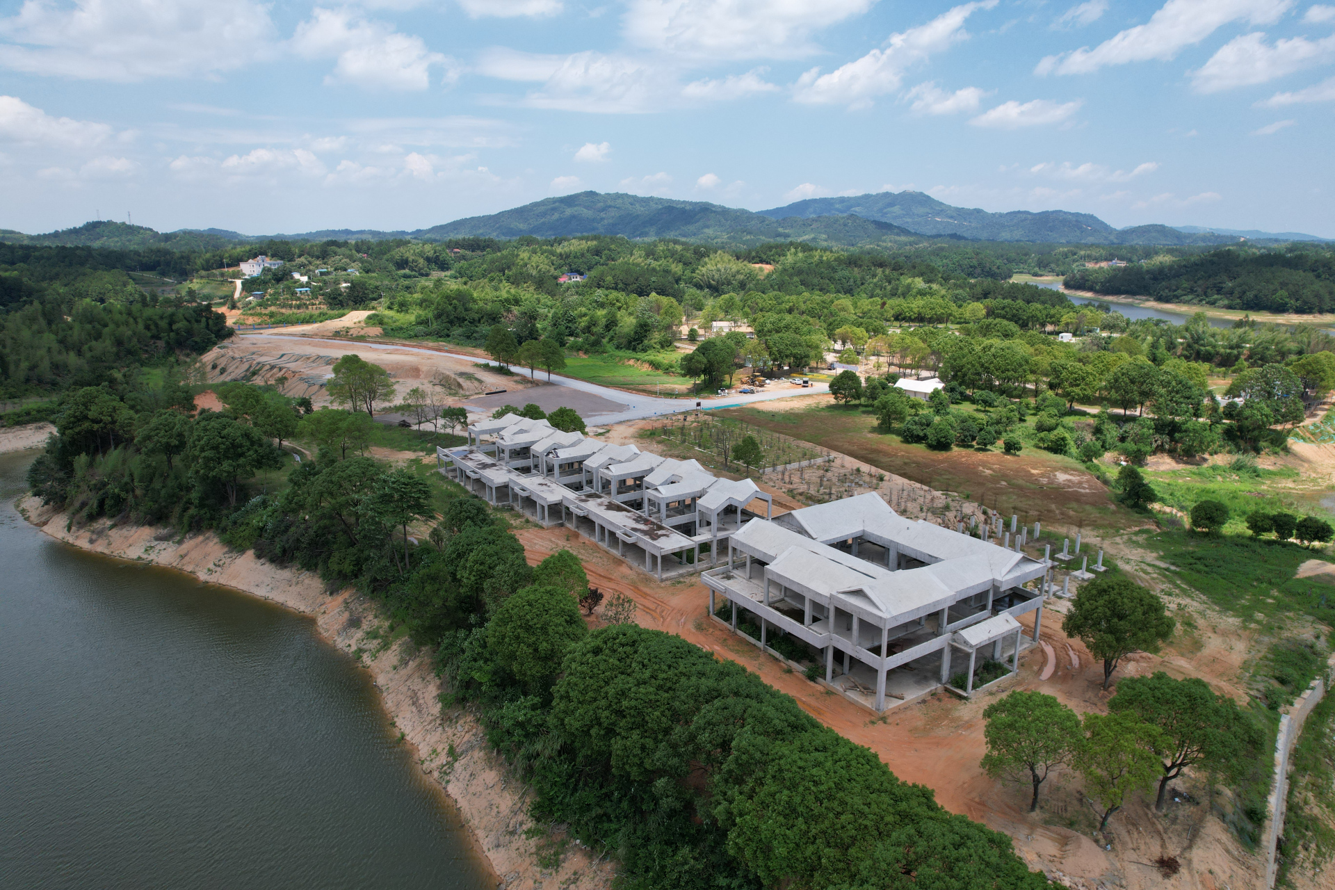 湖南省湘潭市湘乡市白田镇境内的长江水库是建设于多年之前的大中型