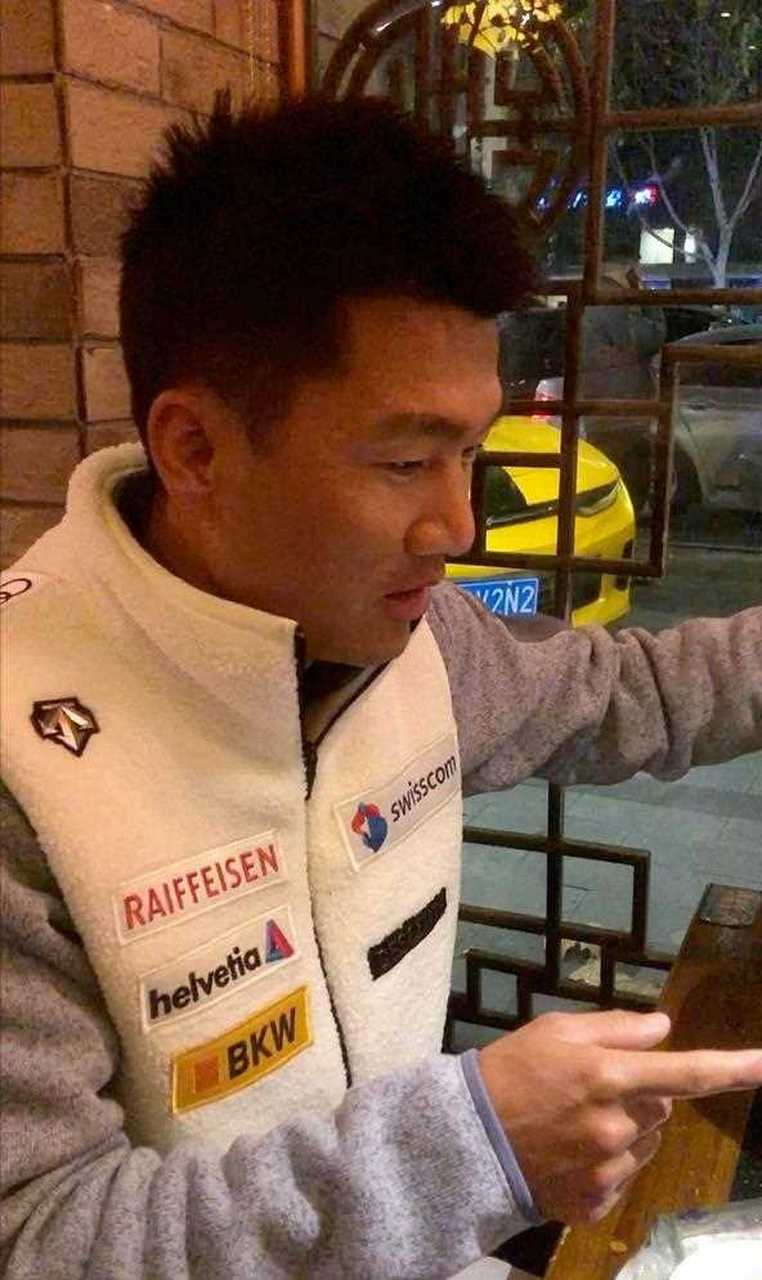 天元黄杰"钓"甲鱼[大哈]  武昌江滩,华灯初上,这是武昌长江段最热闹的