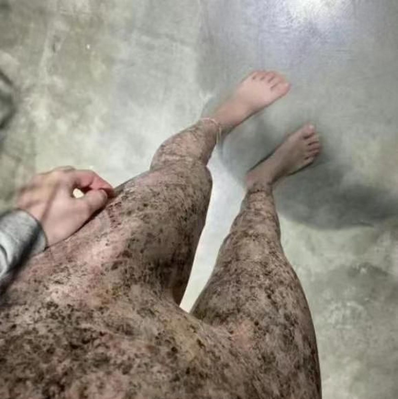 新买的毛裤,防狼专用