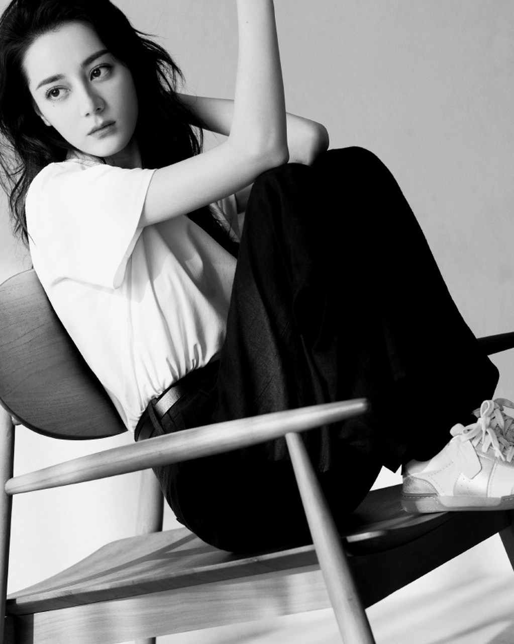 67#迪丽热巴# #迪丽热巴藏蓝色风衣搭白t