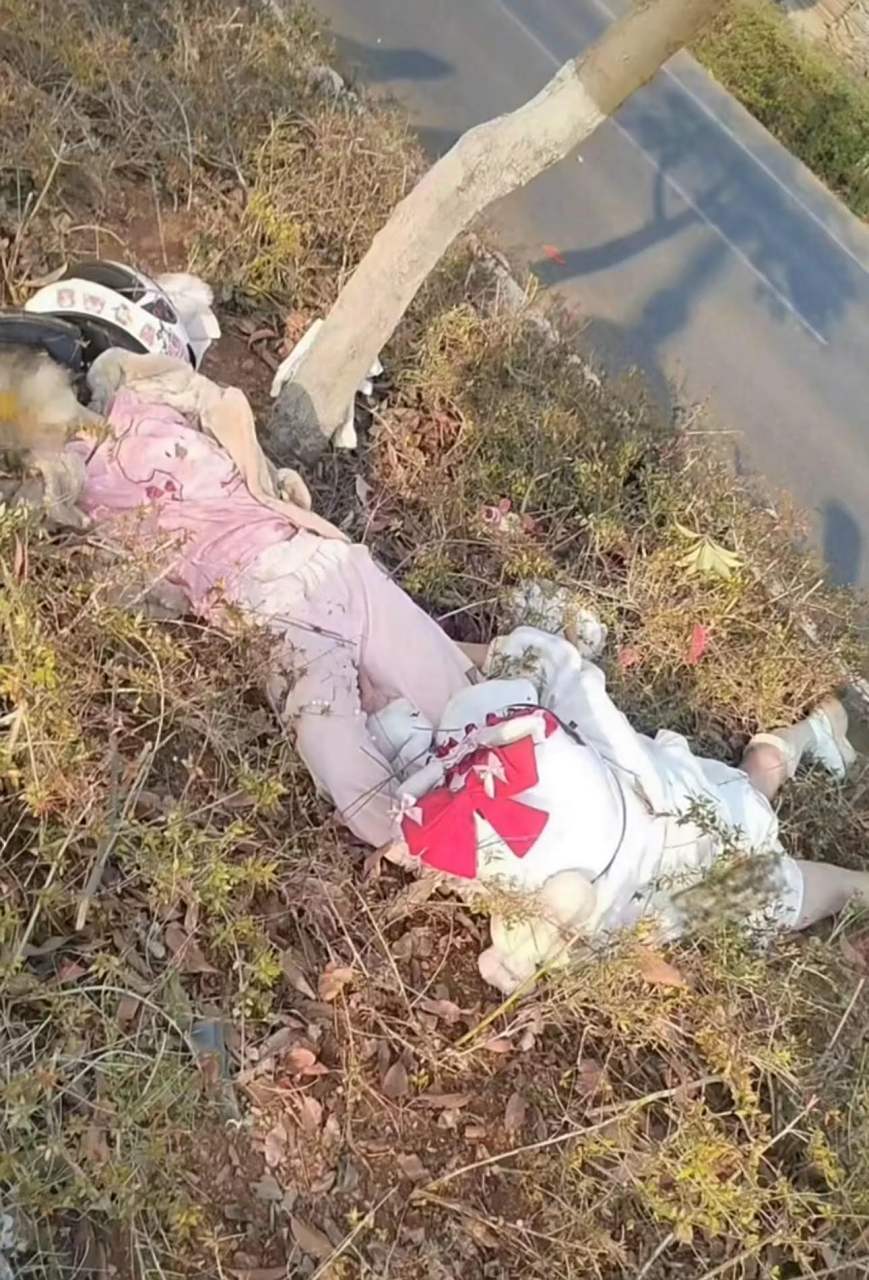 【两位00后网红骑机车身亡现场惨烈,最小年仅16岁,曾对劝诫网友爆粗口