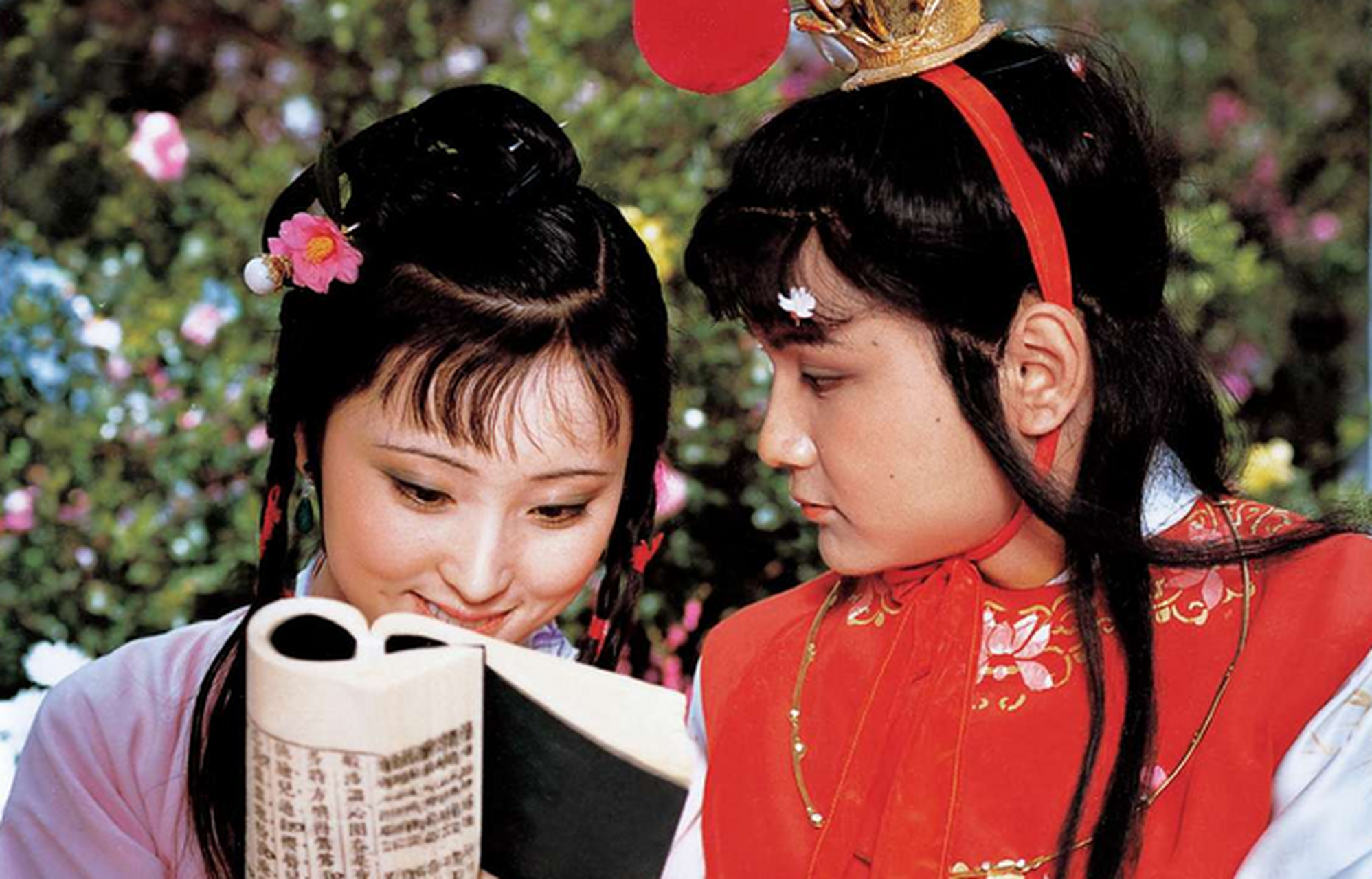 2007年,林黛玉的扮演者陈晓旭去世,家人联系欧阳奋强参加葬礼,但他