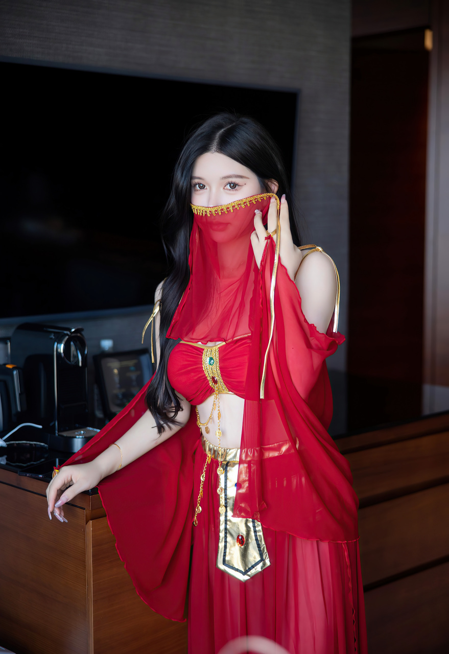 性感红色西域舞娘装扮,曼妙丰腴身姿明艳动人,清新气息袅袅撩人心弦