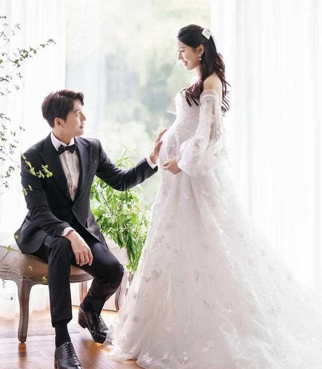 李必模与妻子恋爱综艺相识,如今妻子已经怀二胎真的是很幸福的一家.