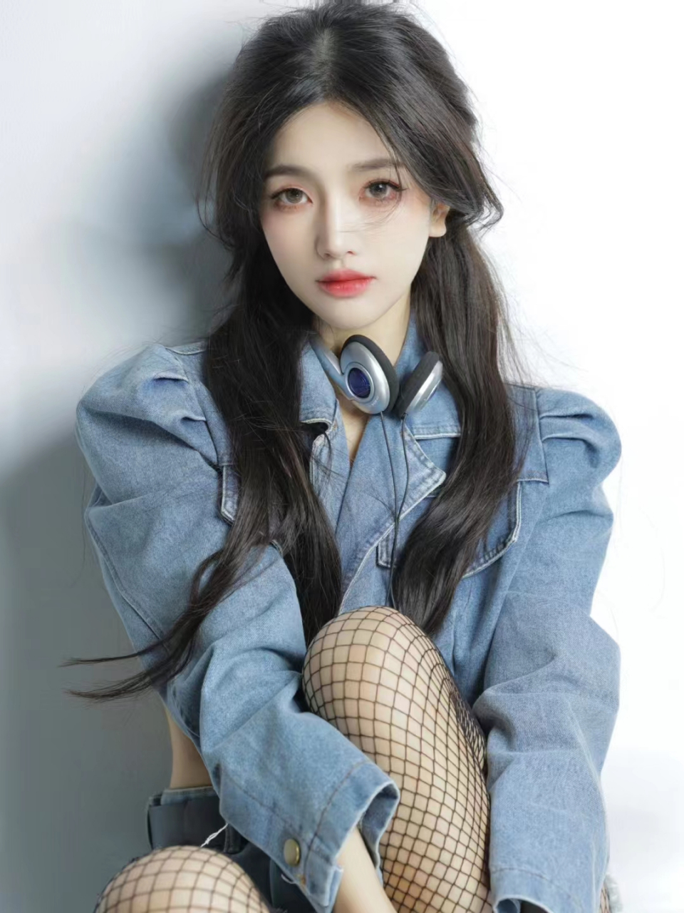 牛仔渔网袜穿起来果然绝绝子#性感好身材# #时尚穿搭# #美女小姐姐#