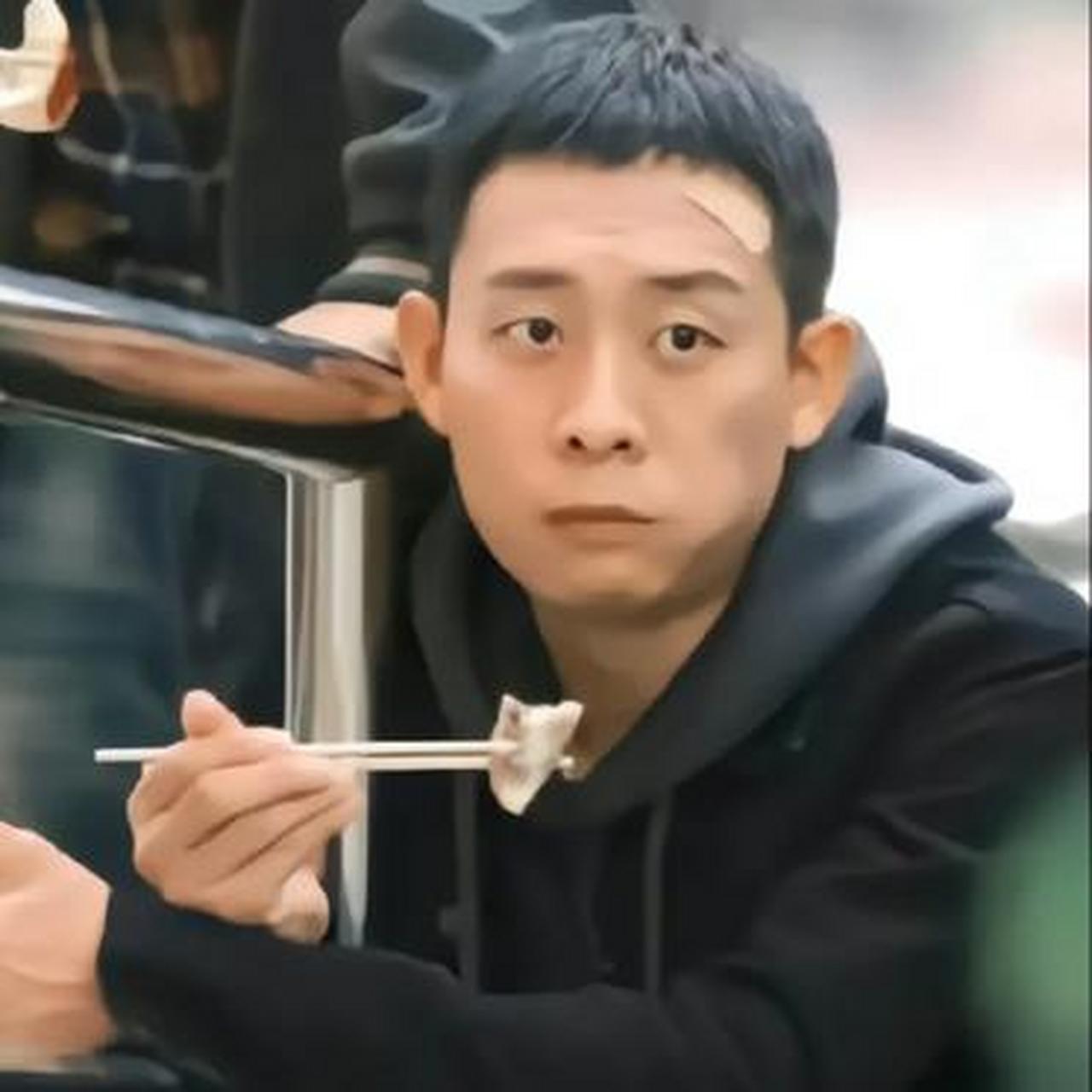 张译:哥走到哪都是表情包.