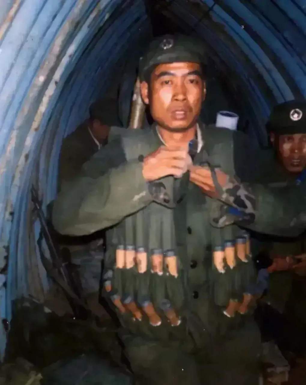 在1986年的老山战役,中国军队组织了一次名为"蓝剑b行动"的突袭行动.