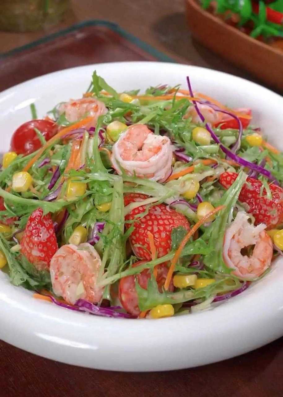 酒店里七十八一份的蔬菜沙拉,清脆爽口又好吃,其实我们在家就能做