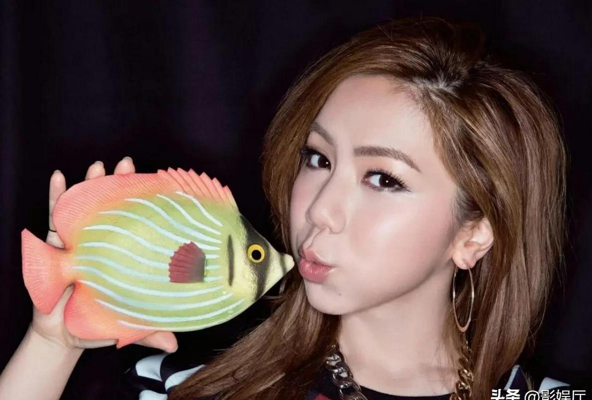 邓紫棋曾表示要等结婚才打开礼物,但男友林宥嘉却不以为然,并同居交流