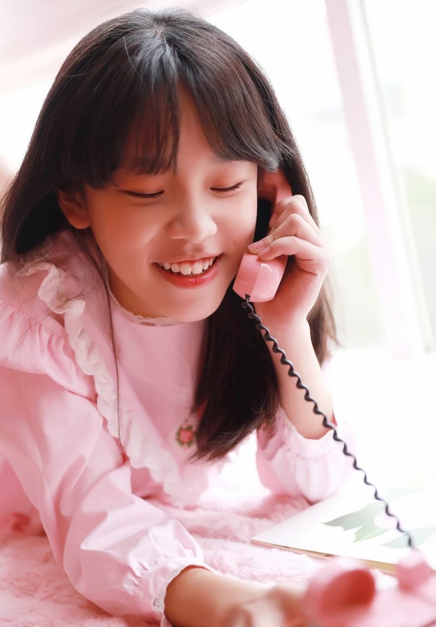 清纯可爱的13岁美少女[微笑]愿您们一生健康快乐!