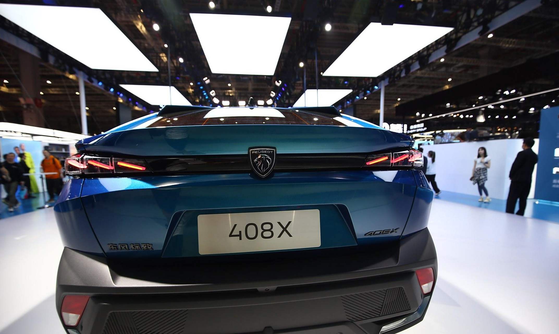 近日,在2023上海车展上,东风标致官方推出了旗下全新车型——标致408x