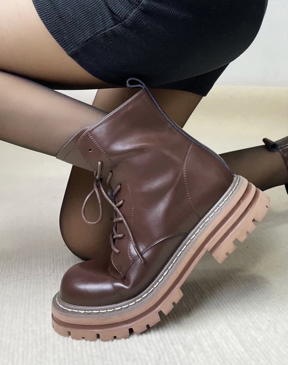 巧克力马丁靴? 踩屎的柔软感觉实在是难以忍受!