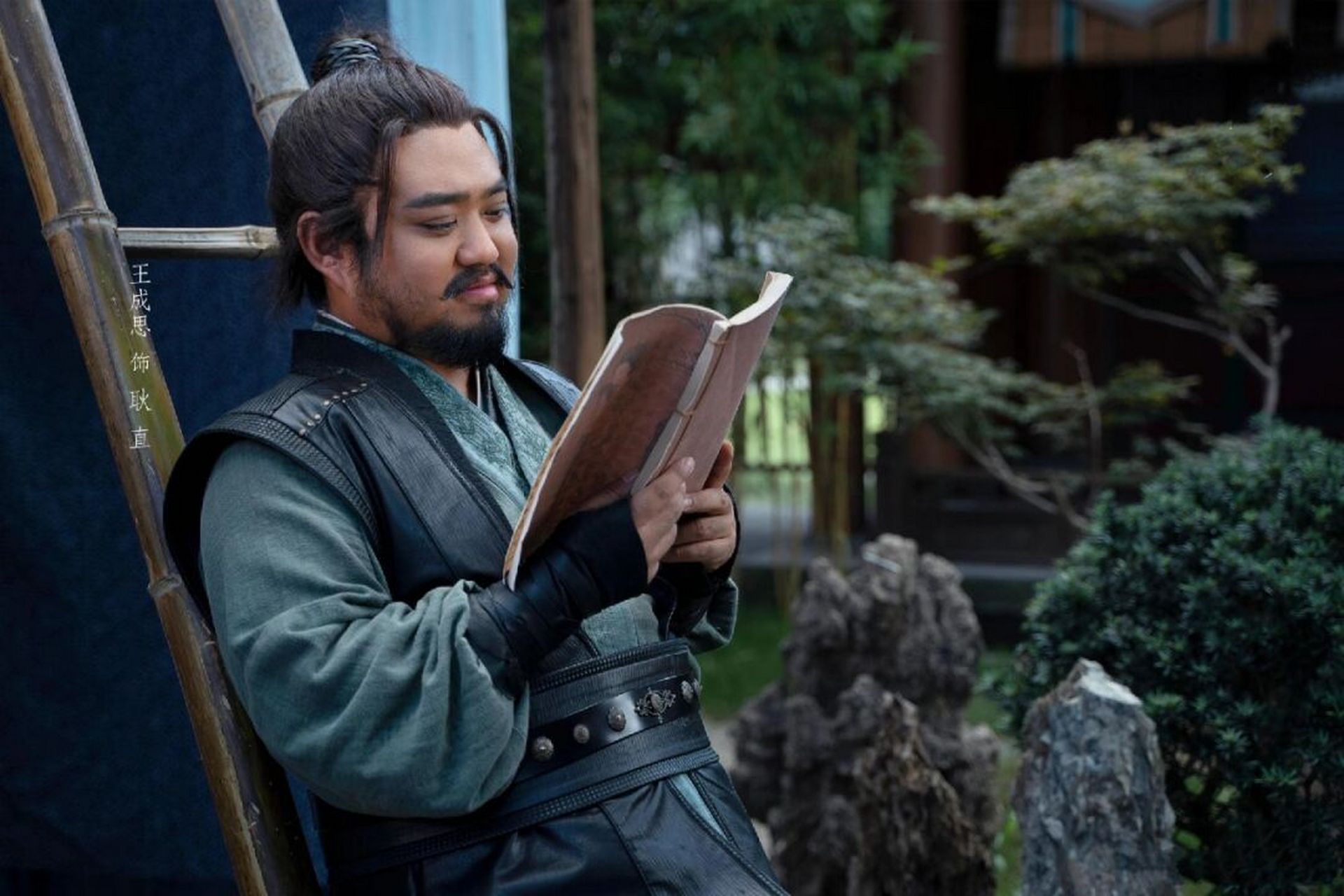 戏里大聪明  他,是《羞羞的铁拳》里那个甩着一头