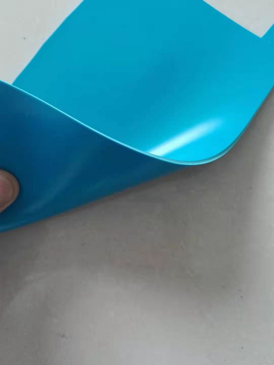 橡胶板使用范围非常广泛,针对其不同的使用工况条件选择不同的橡胶板