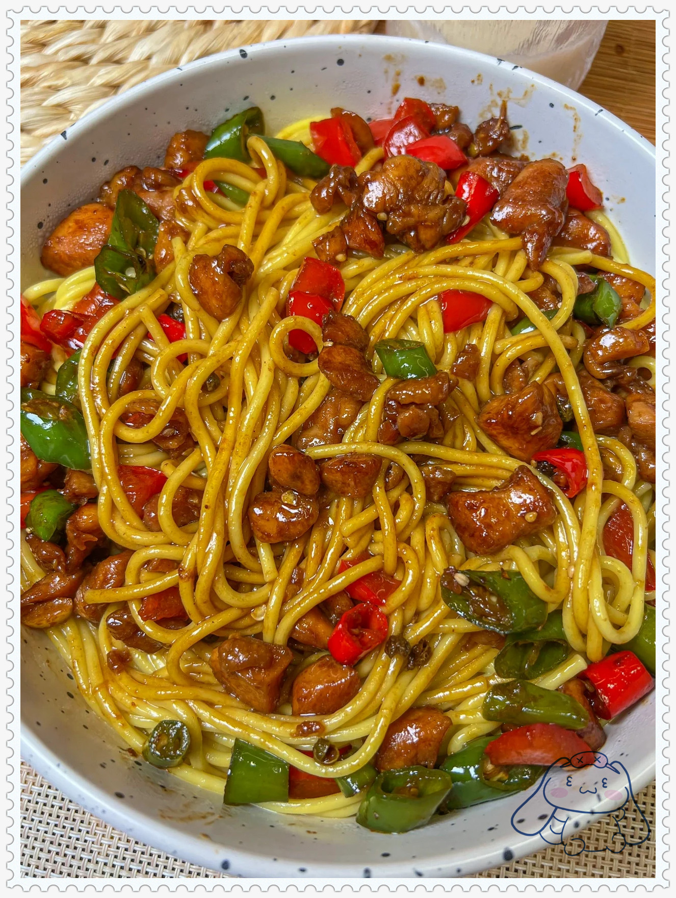 竟然亲自制作了一道爆辣鸡丁拌面