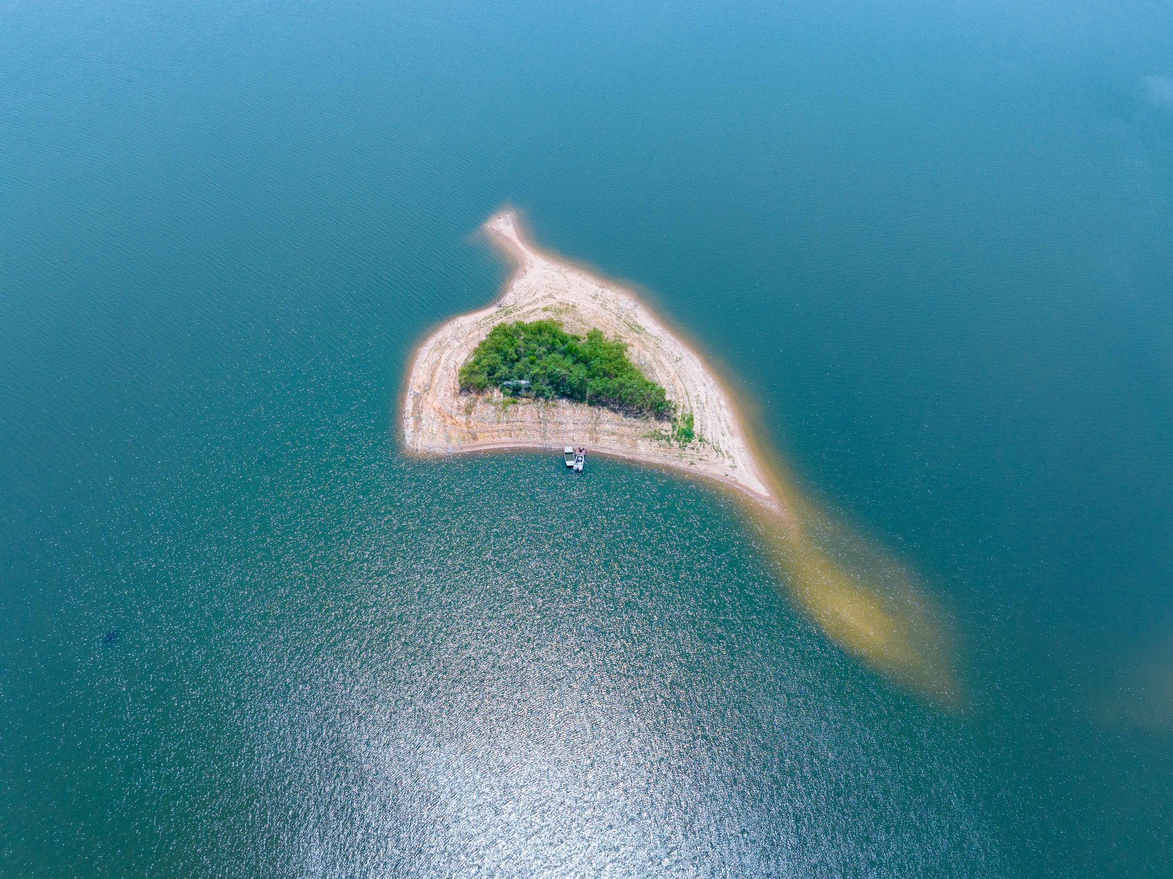 黄前水库位于泰安市岱岳区北部黄前镇,周围山峦环绕,景色优美,是泰安