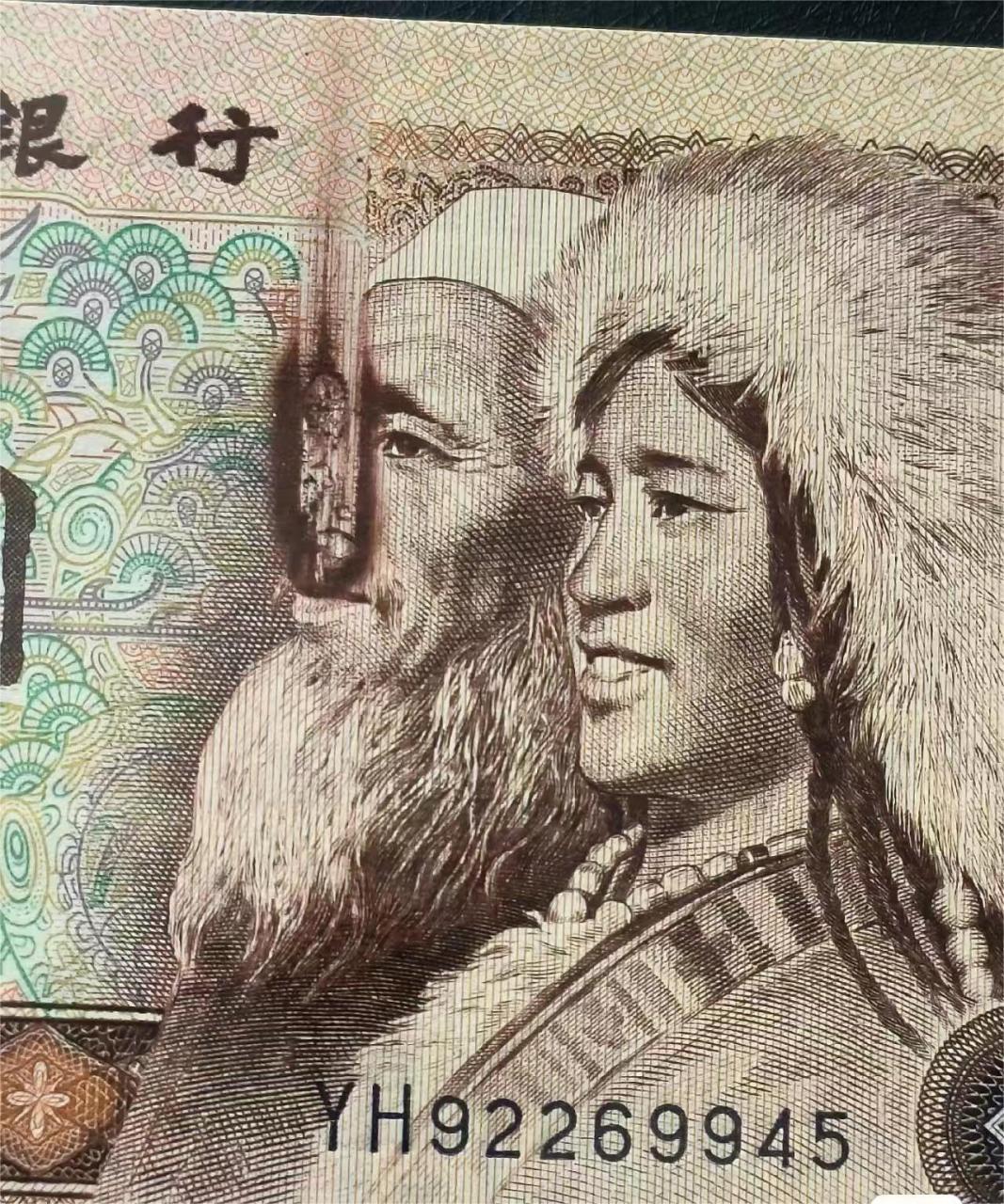 仔细看,洞里面是孙悟空!