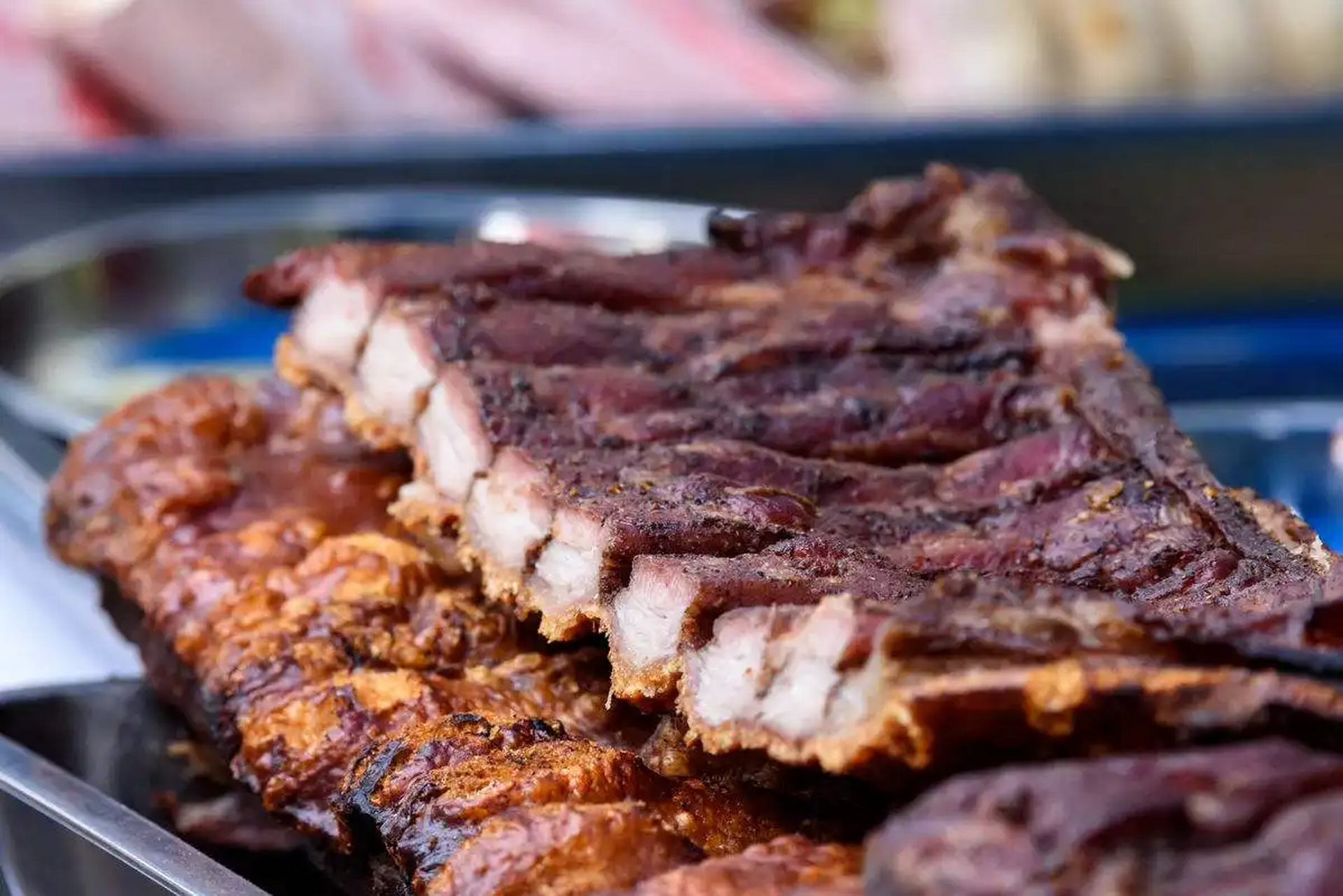 黄家烤肉系济南名吃,起源于明未清初,距今已有300年历史,以整猪烤制