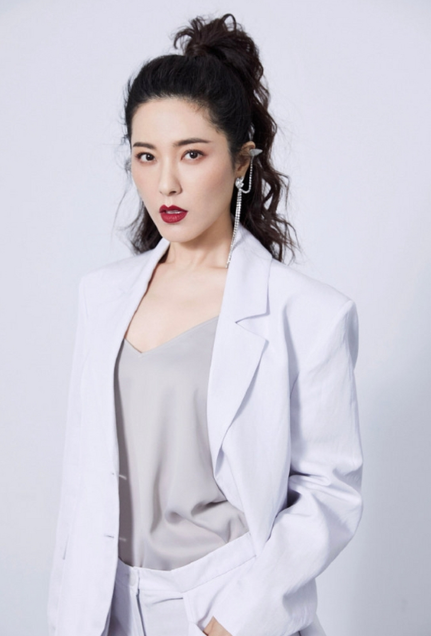 性感优雅的气质女神#曾黎# 貌似天仙,五官精致,身材高挑,婀娜多姿