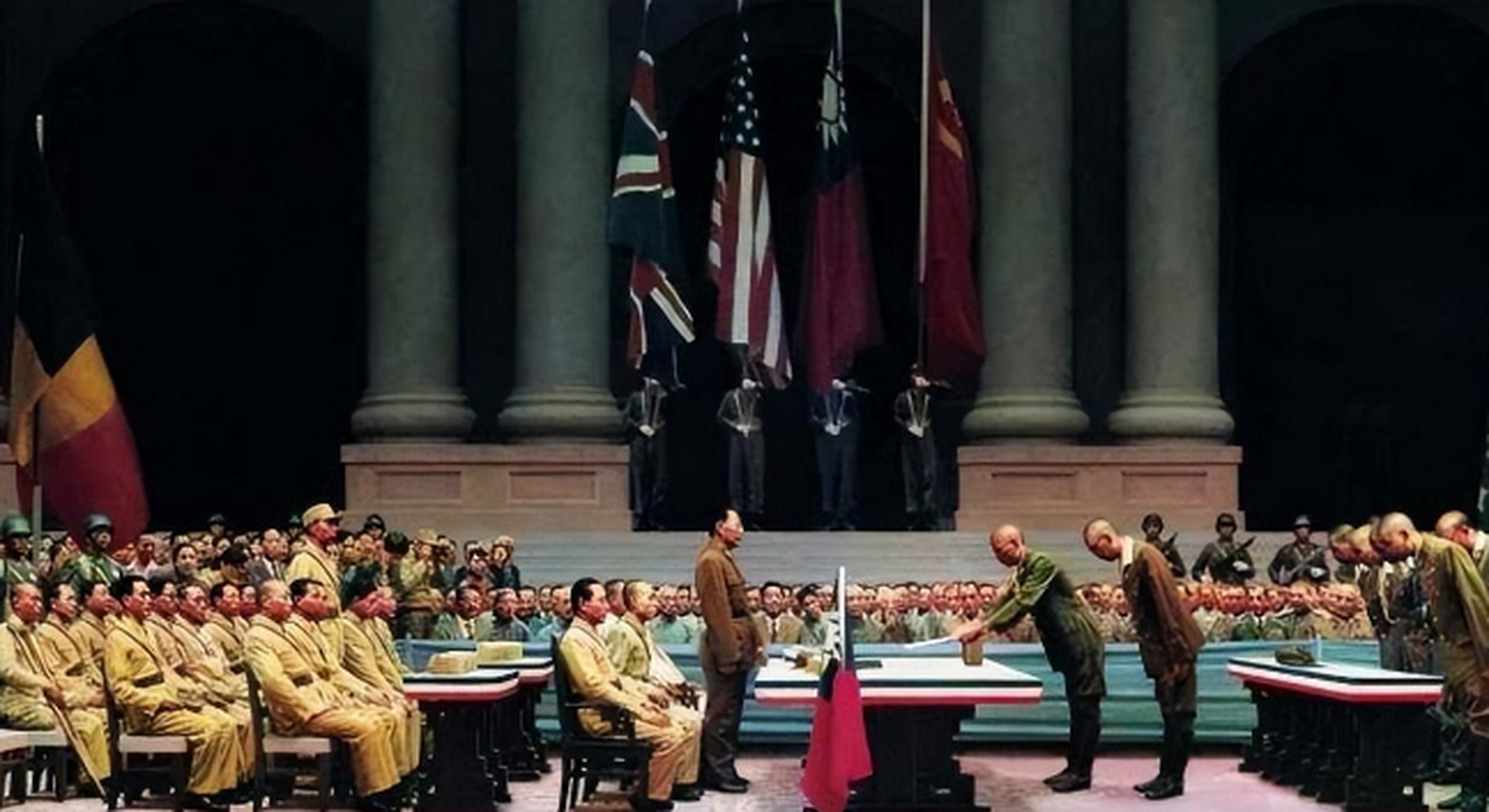 相传,天皇做出投降决定后,那些不满的日军将领情绪十分激动,而天皇