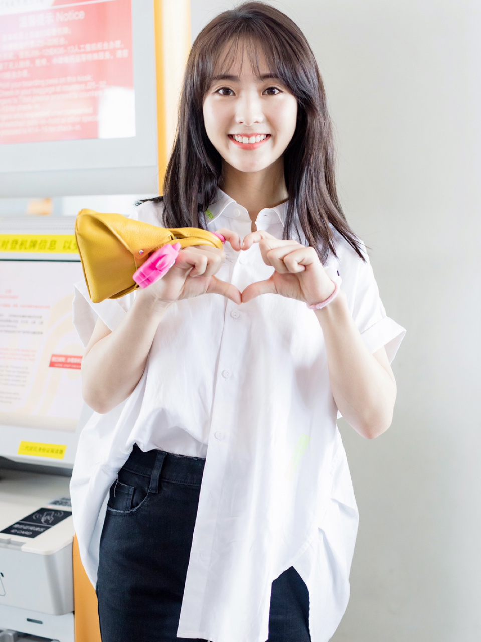 邢菲私服穿搭 司徒末啊太可爱了笑的好甜 邢菲今日份机场私服穿搭look