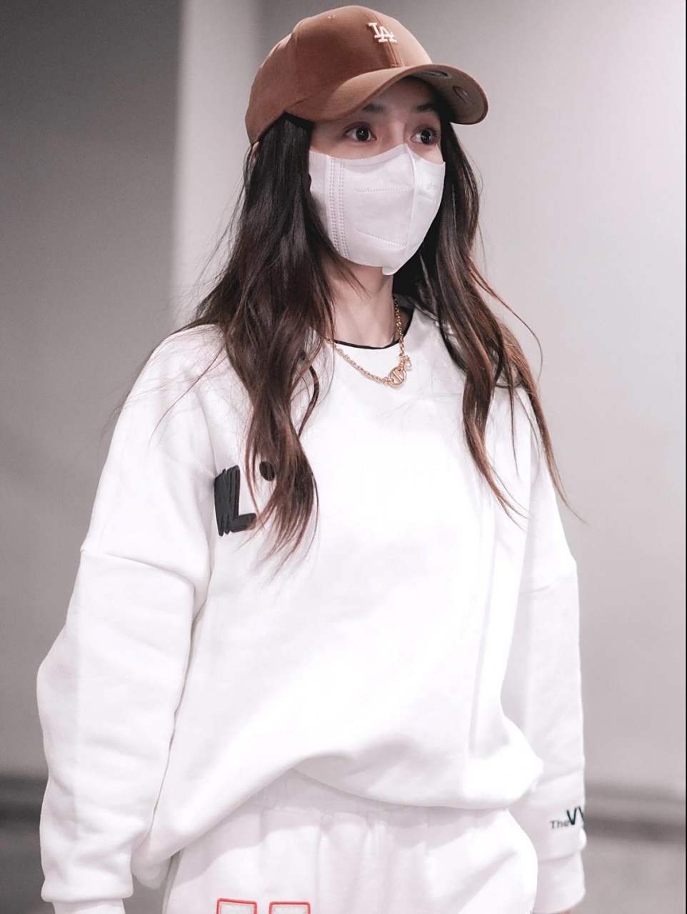 angelababy日常私服 白色卫衣好软糯 简单卫衣卫裤,舒服自在舒适休闲