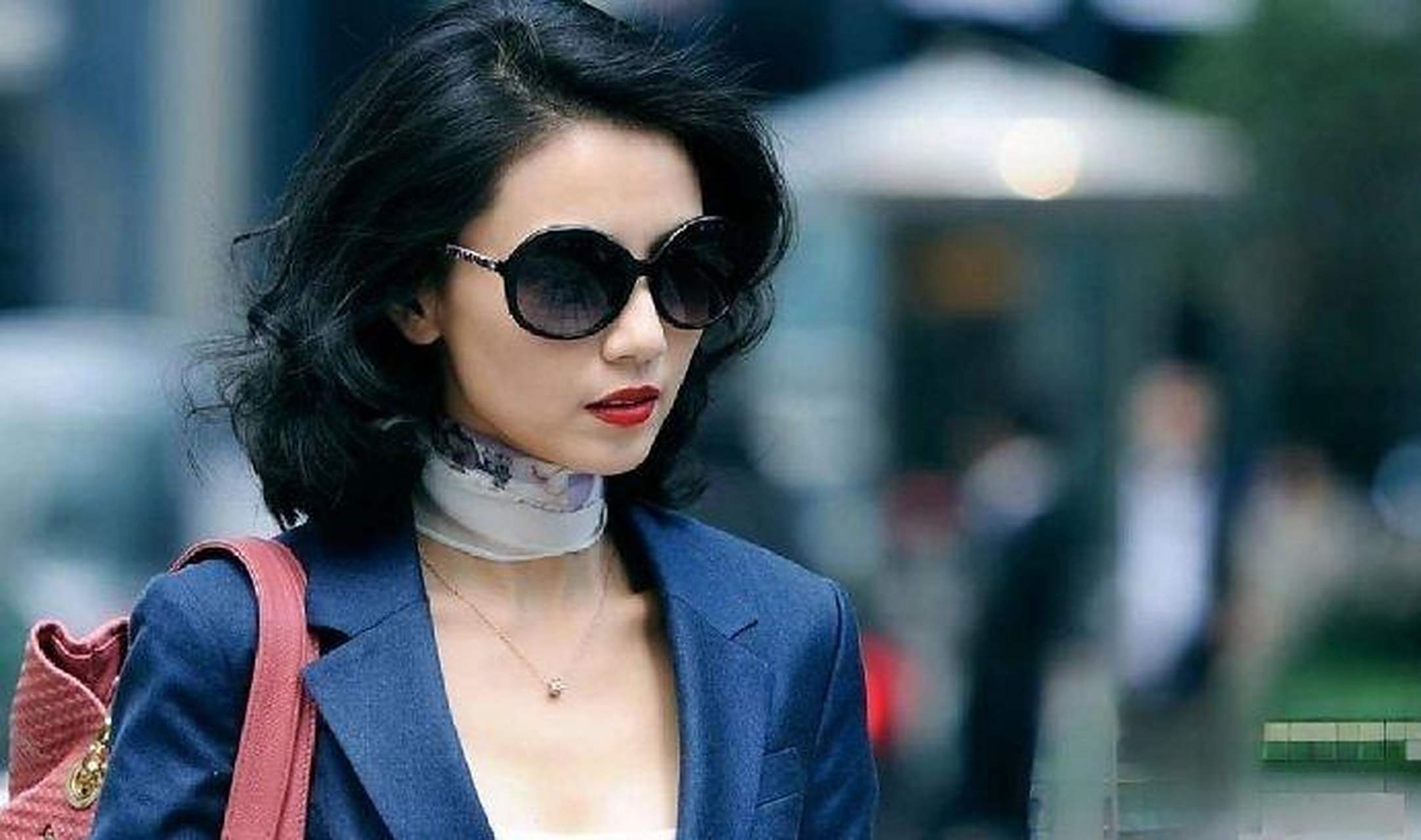 这绝对是高圆圆的颜值巅峰,《搜索》剧照!