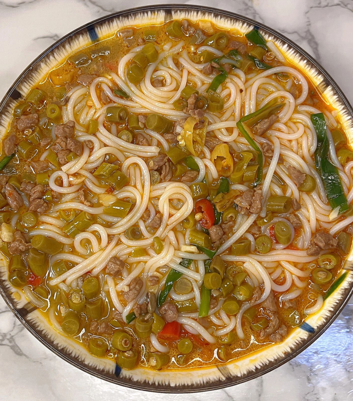 超过瘾的酸豆角牛肉米线,谁能抗拒得了,酸辣过瘾,做法简单快来嗦它!