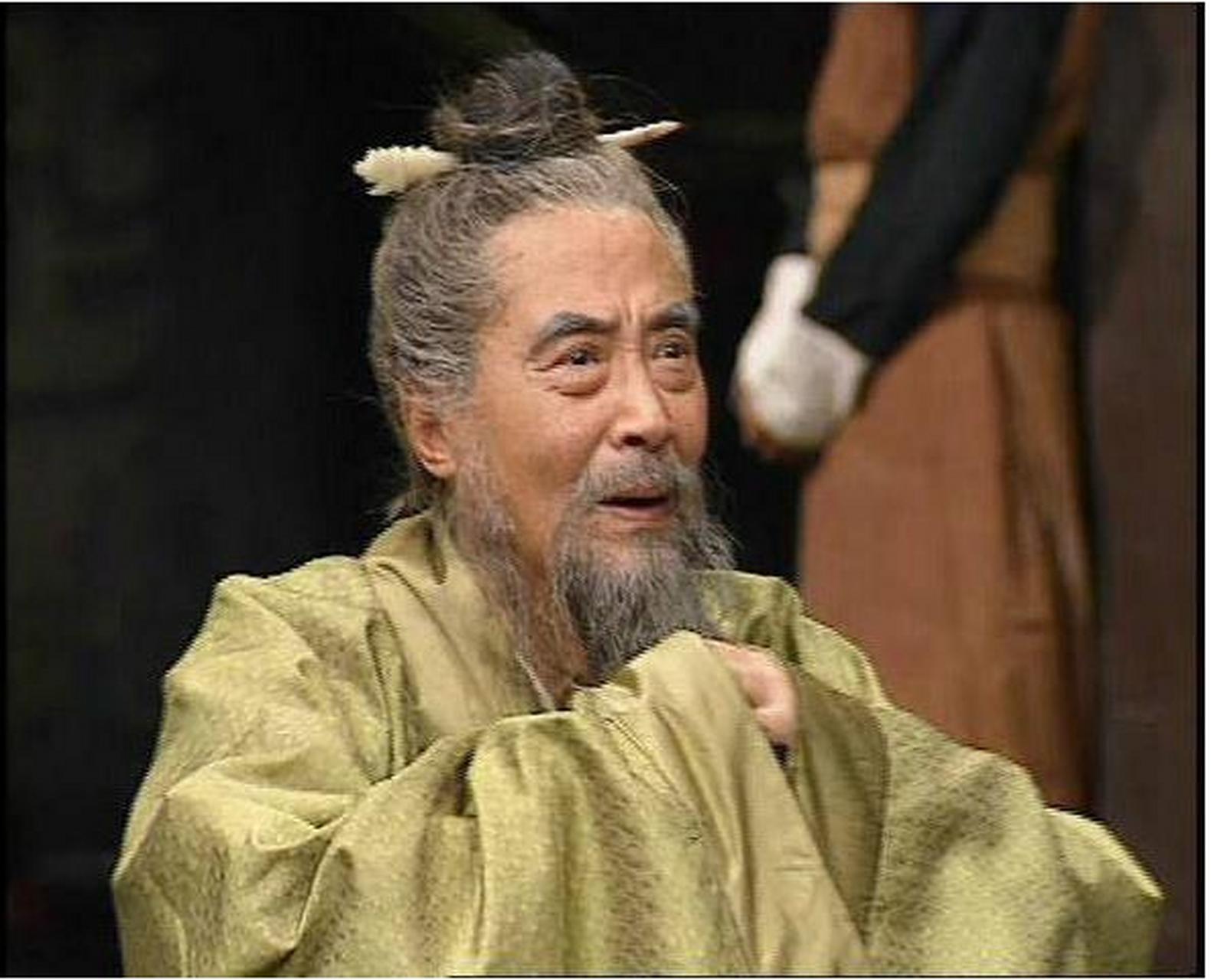 陶谦手下因为图财害命而杀曹操之父,曹操为报杀父之仇,领兵杀赴徐州