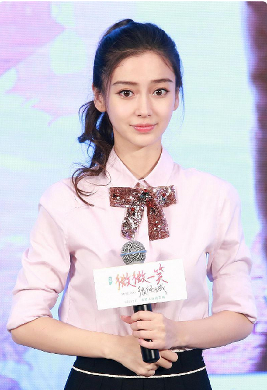 angelababy杨颖,还是很符合《微微一笑很倾城》原著中贝微微的人设,系