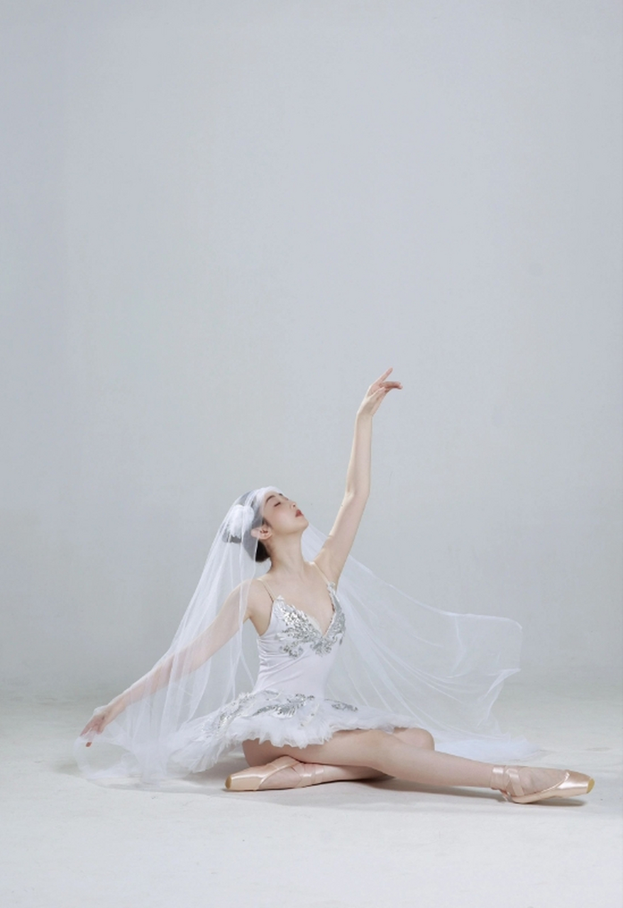 芭蕾舞少女#蒋梦婕# 雪肤玉貌,身材高挑,修长美腿,风姿绰约,舞姿轻盈