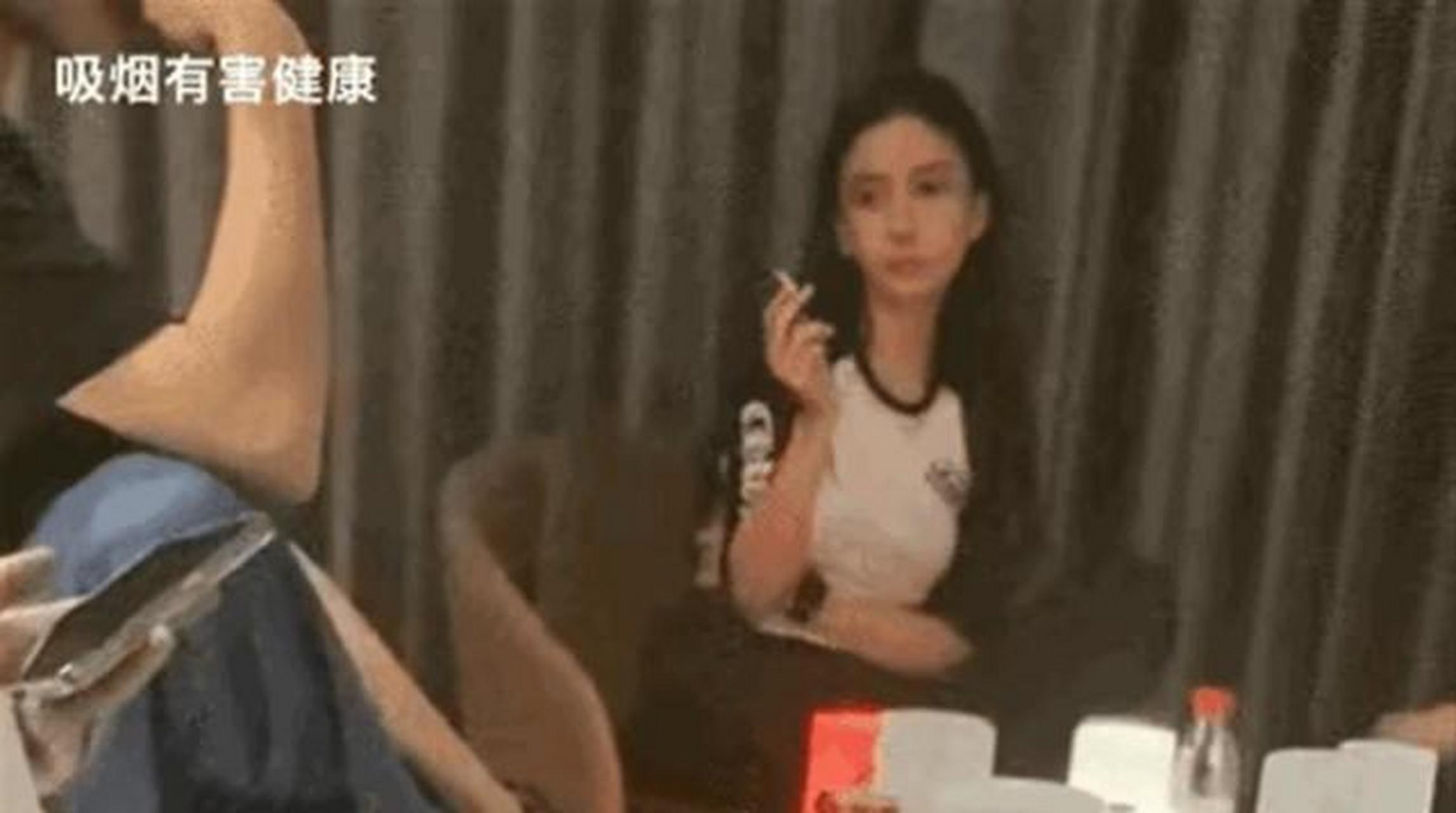 杨颖的吸烟视频被曝光明星真的没有隐私吗?