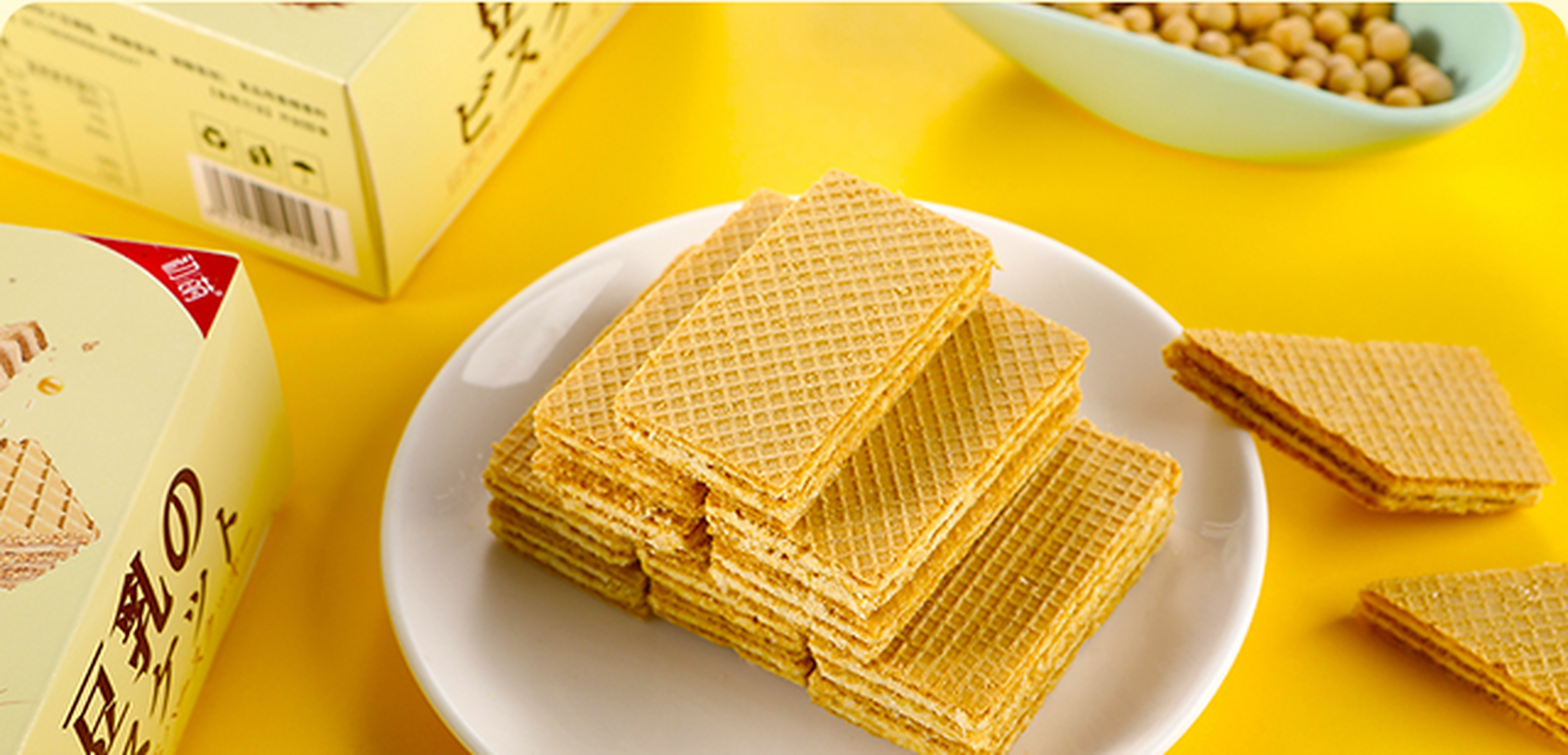 首先是日式豆乳威化饼干,我很喜欢吃这款威化饼,我认为它畅销的原因