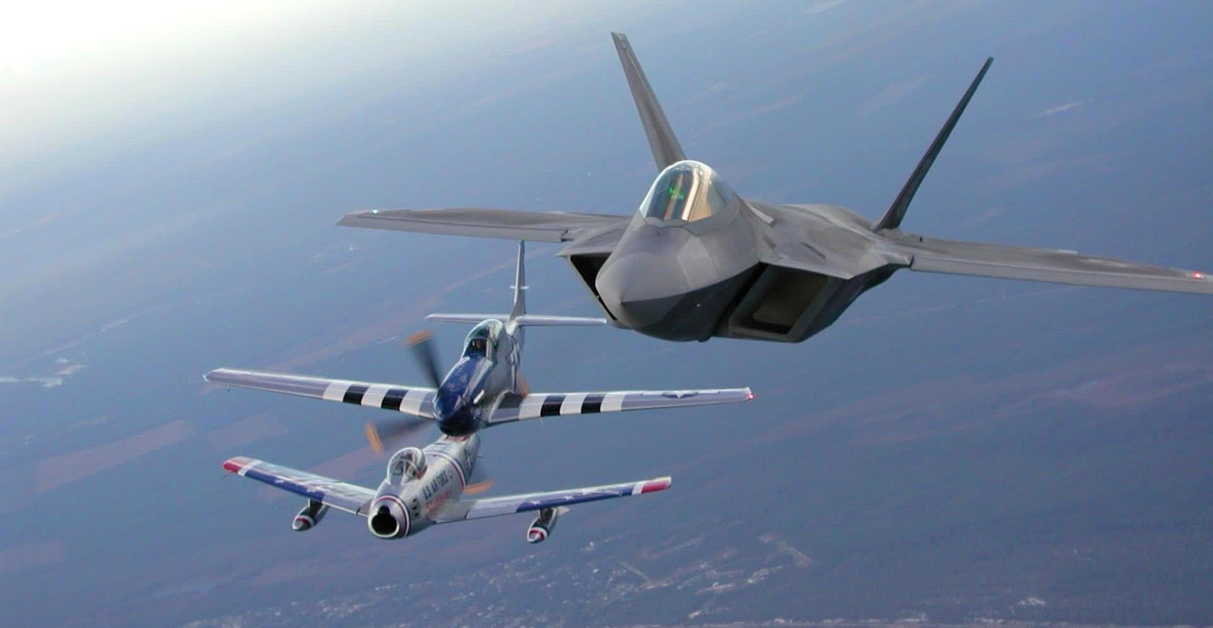 3:f35闪电战机,302架,每架造价约1.2亿美元.