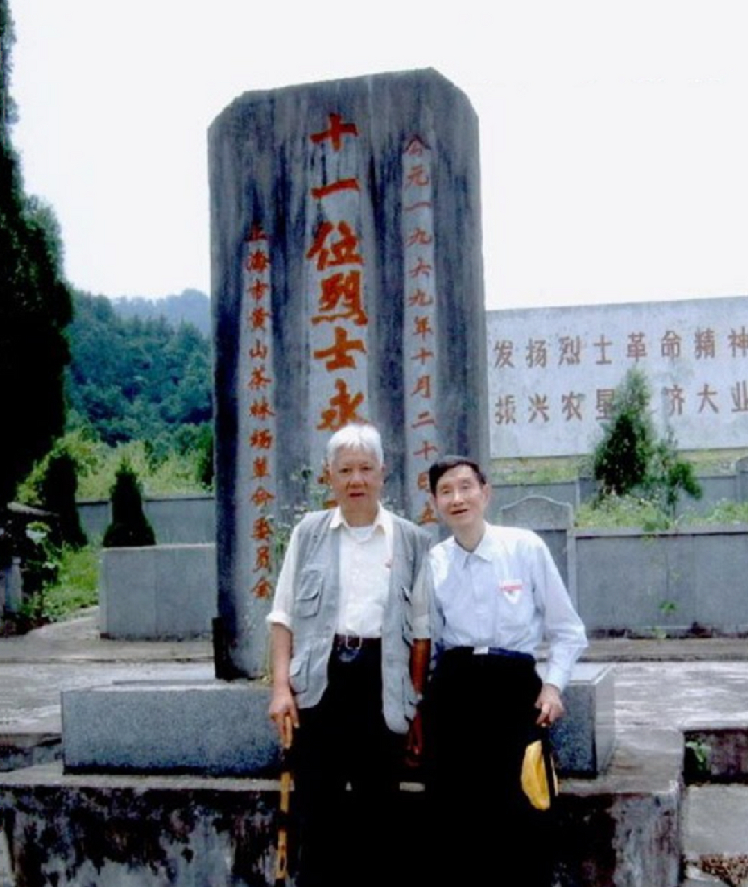 一九七〇年,一天,徐景贤和马天水一起参加会议,下雨了,两人打着一把