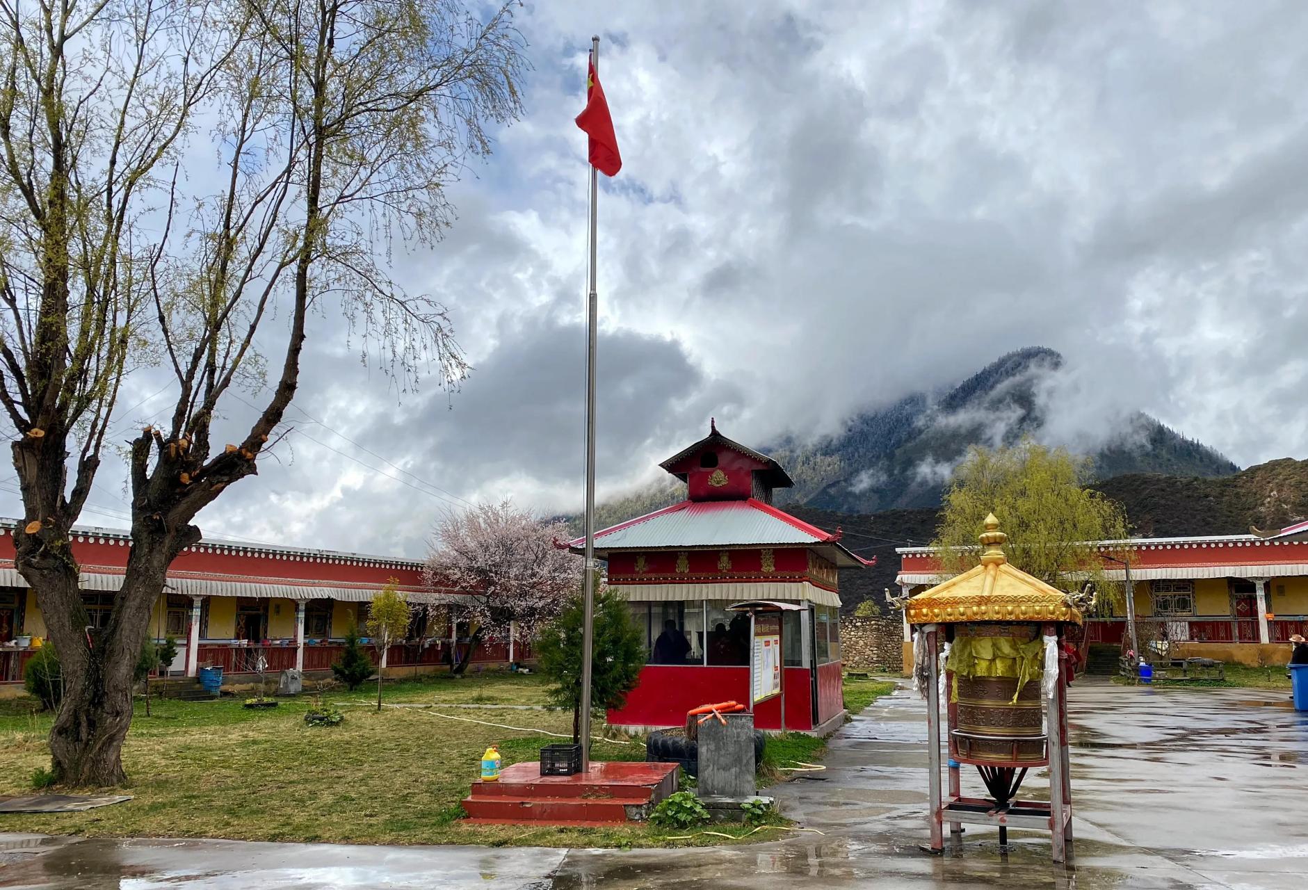 西藏# #林芝# #波密县# 倾多寺—倾多强巴林寺:距波密县城40公里的倾