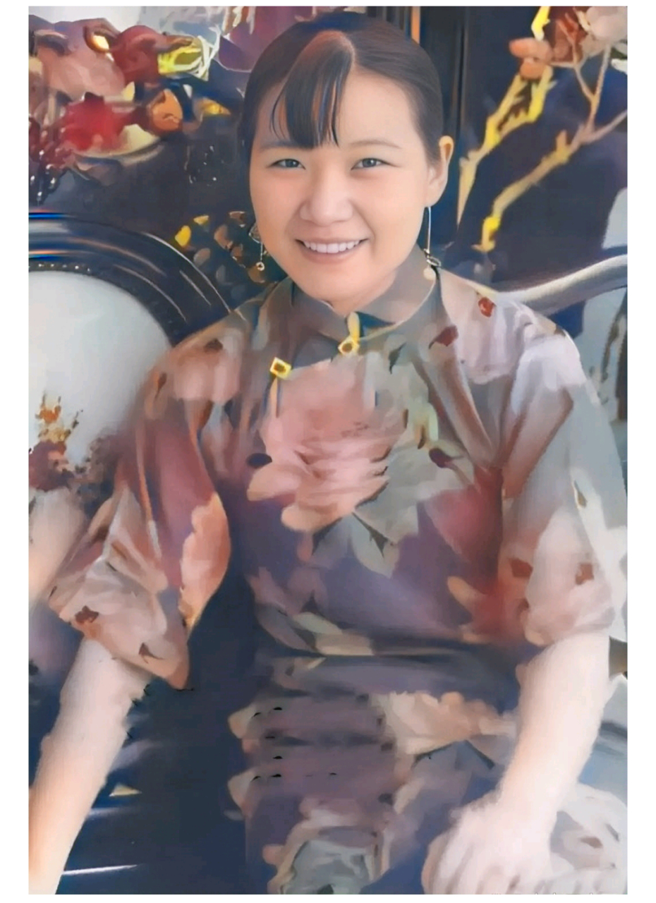 一生保持精致打扮的宋美龄,幼年的宋美龄就开始学习英文,十几岁就来到