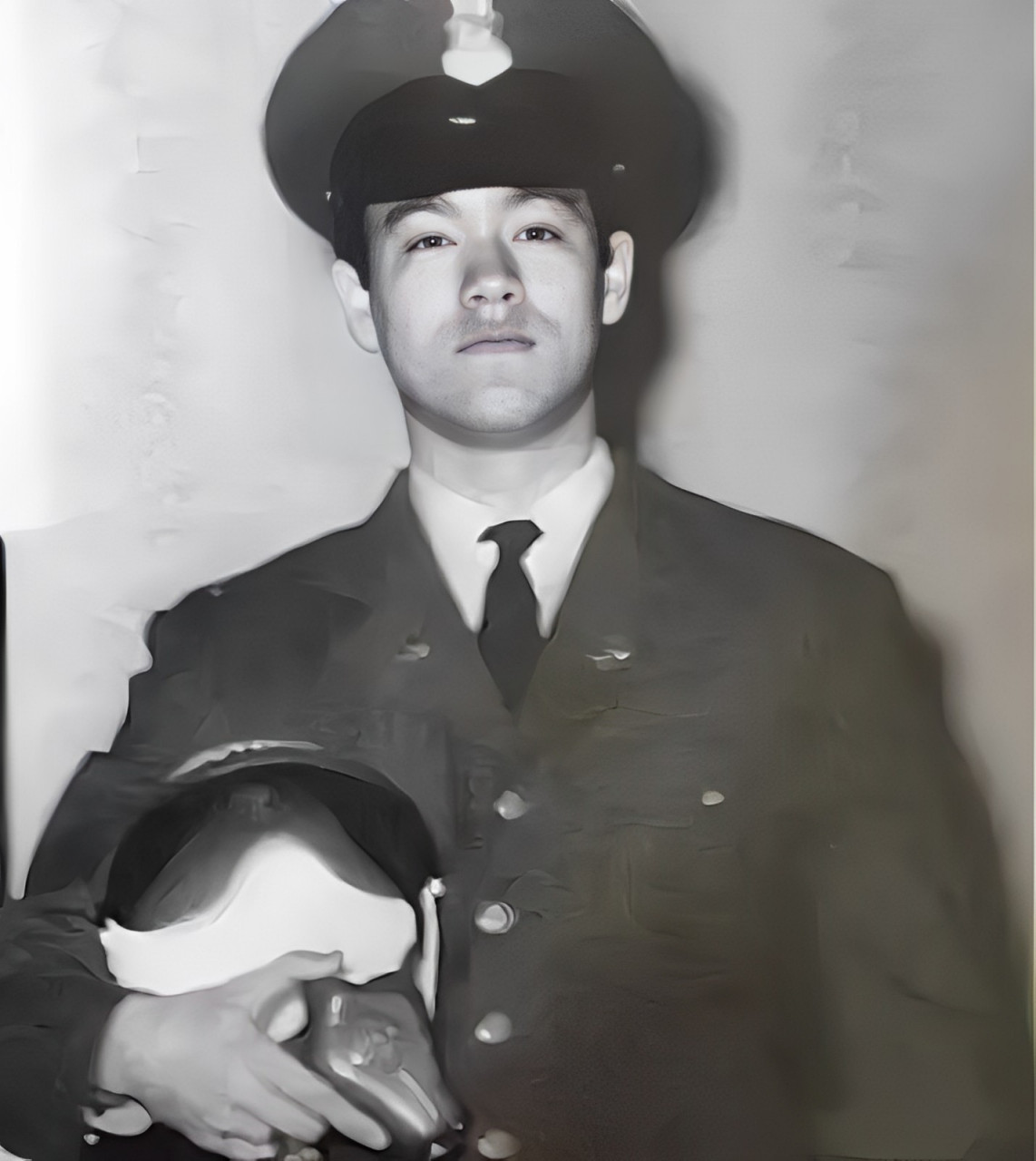 20世纪60年代,在美国西雅图拍摄了一张罕见的李小龙身穿军装的照片.