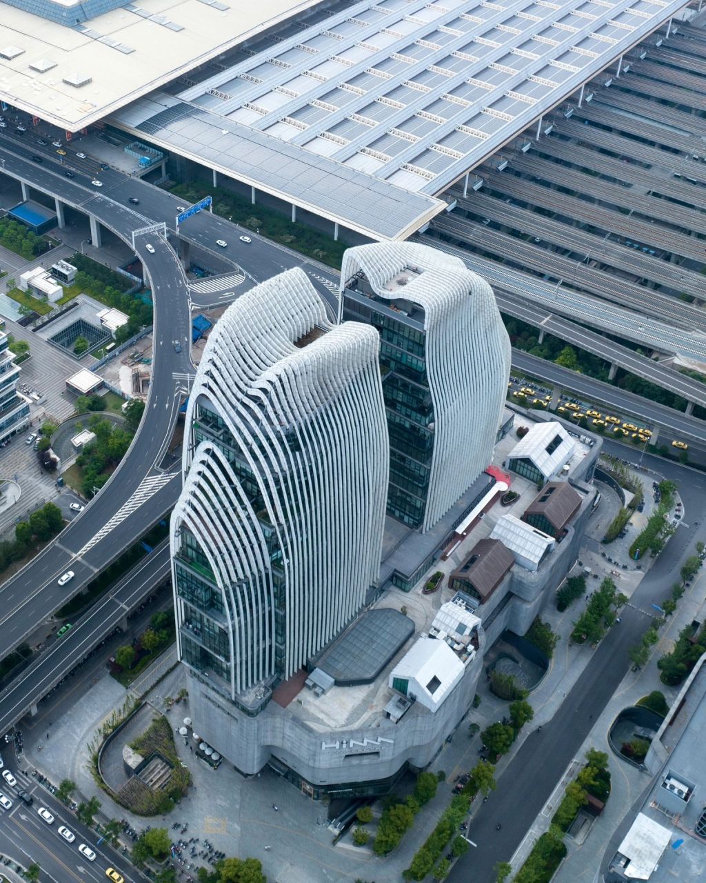 证大集团为南京打造的融合中国传统山水文化和最新商业潮流的综合性