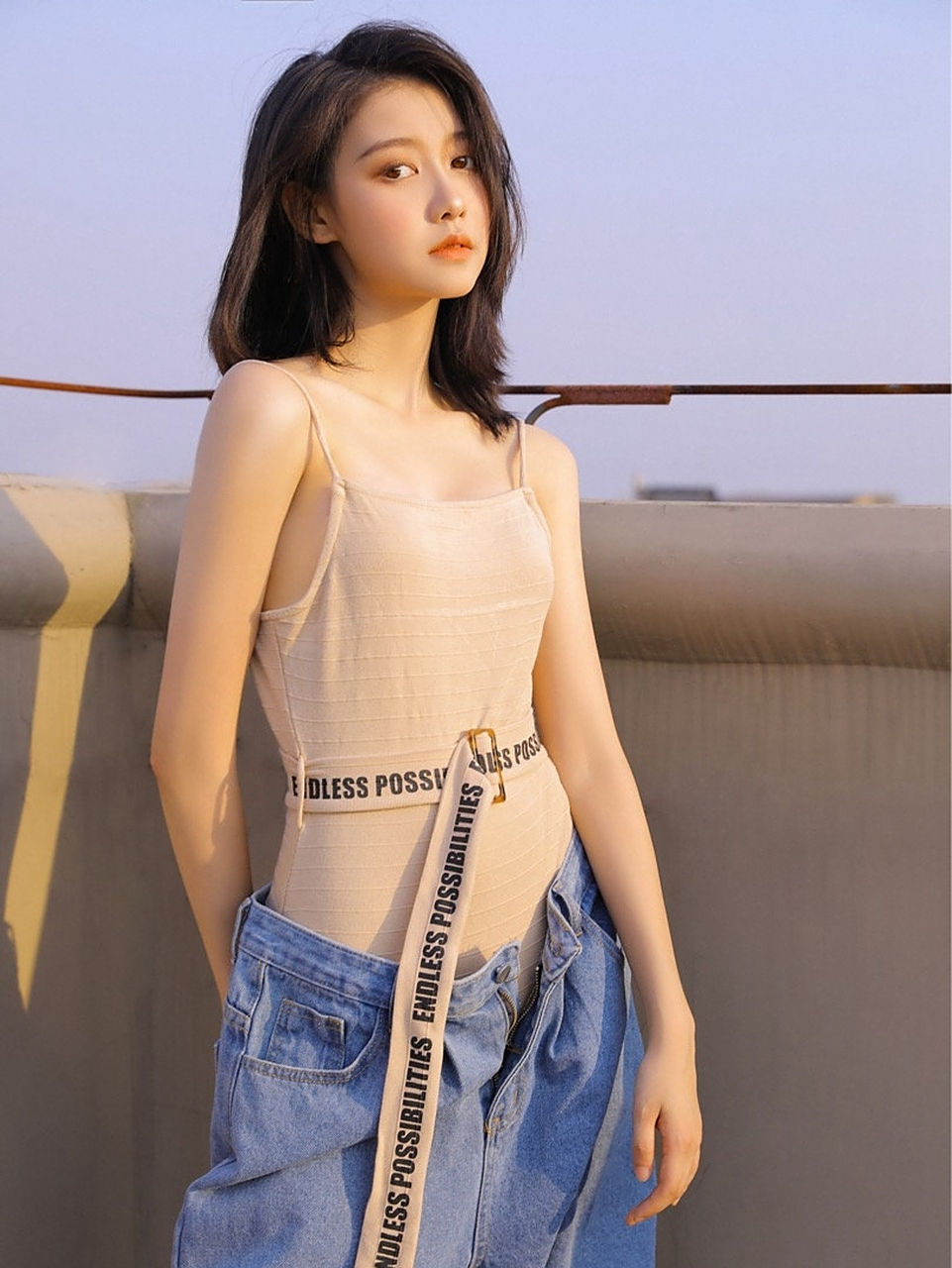 吊带美女国模摄影私拍