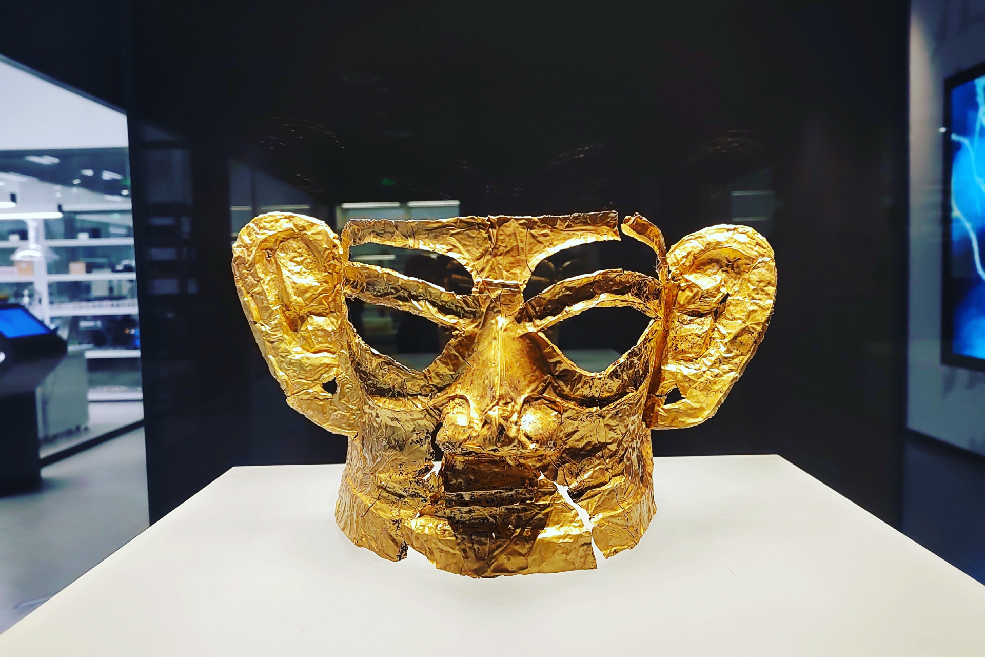 总要来次博物馆吧#三星堆的黄金面具——体现了古蜀文明对金器的嘲葺